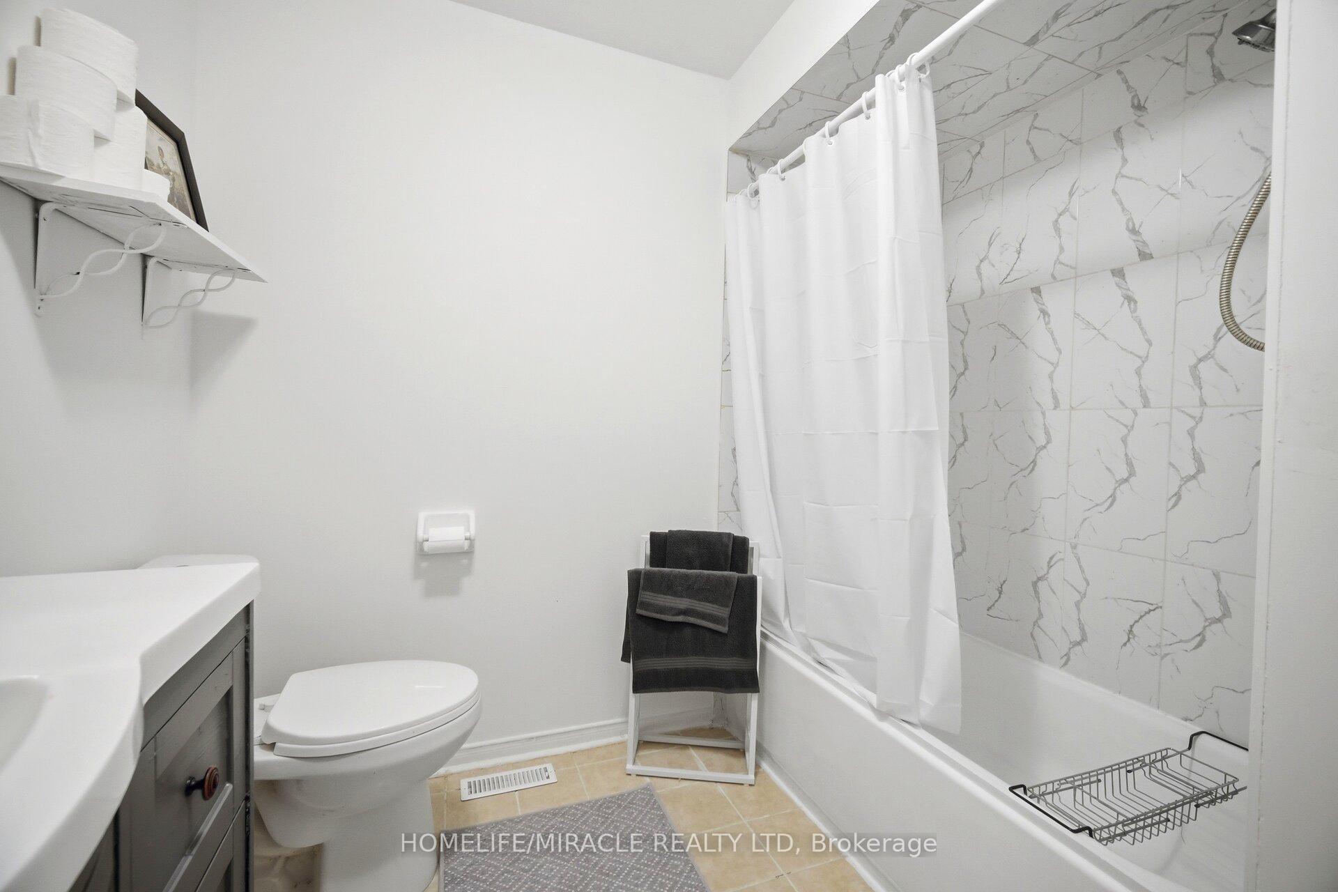 Photo 35 of 16 Capistro Street, Brampton, Fletcher's Meadow — HOMEH