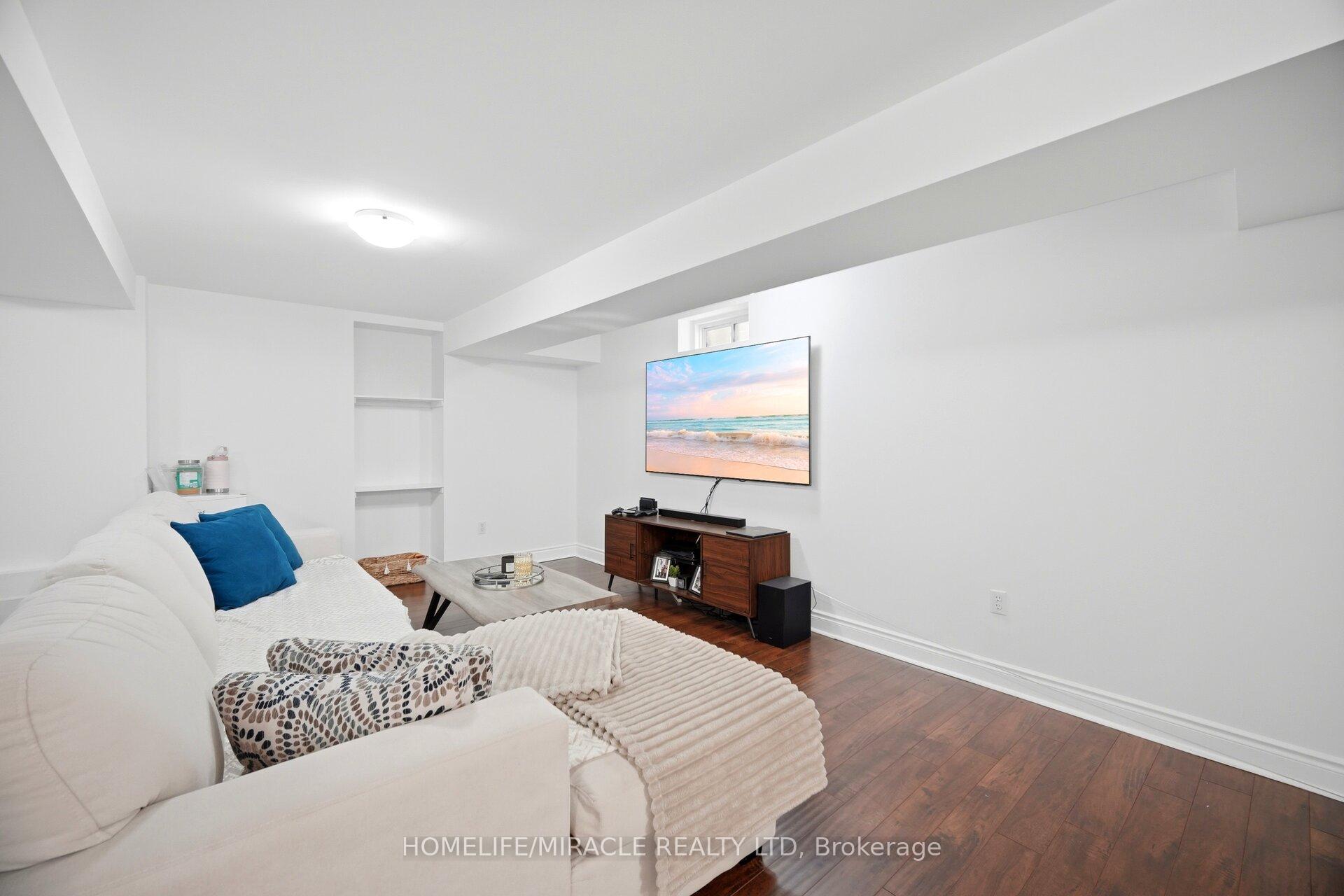 Photo 42 of 16 Capistro Street, Brampton, Fletcher's Meadow — HOMEH