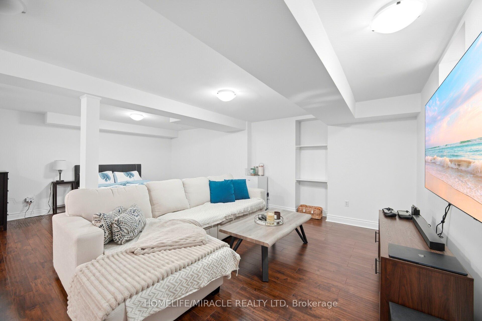 Photo 43 of 16 Capistro Street, Brampton, Fletcher's Meadow — HOMEH