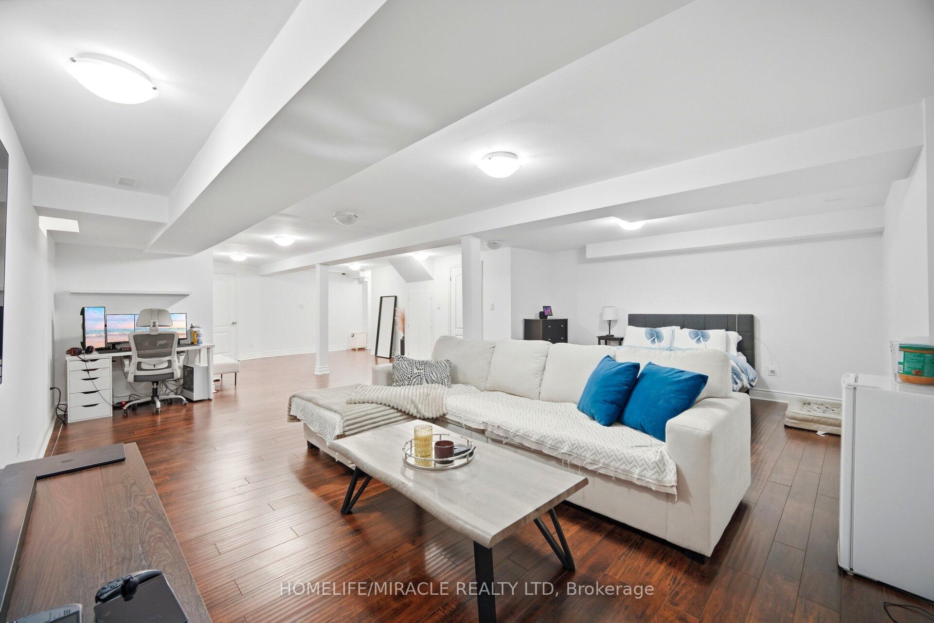 Photo 44 of 16 Capistro Street, Brampton, Fletcher's Meadow — HOMEH