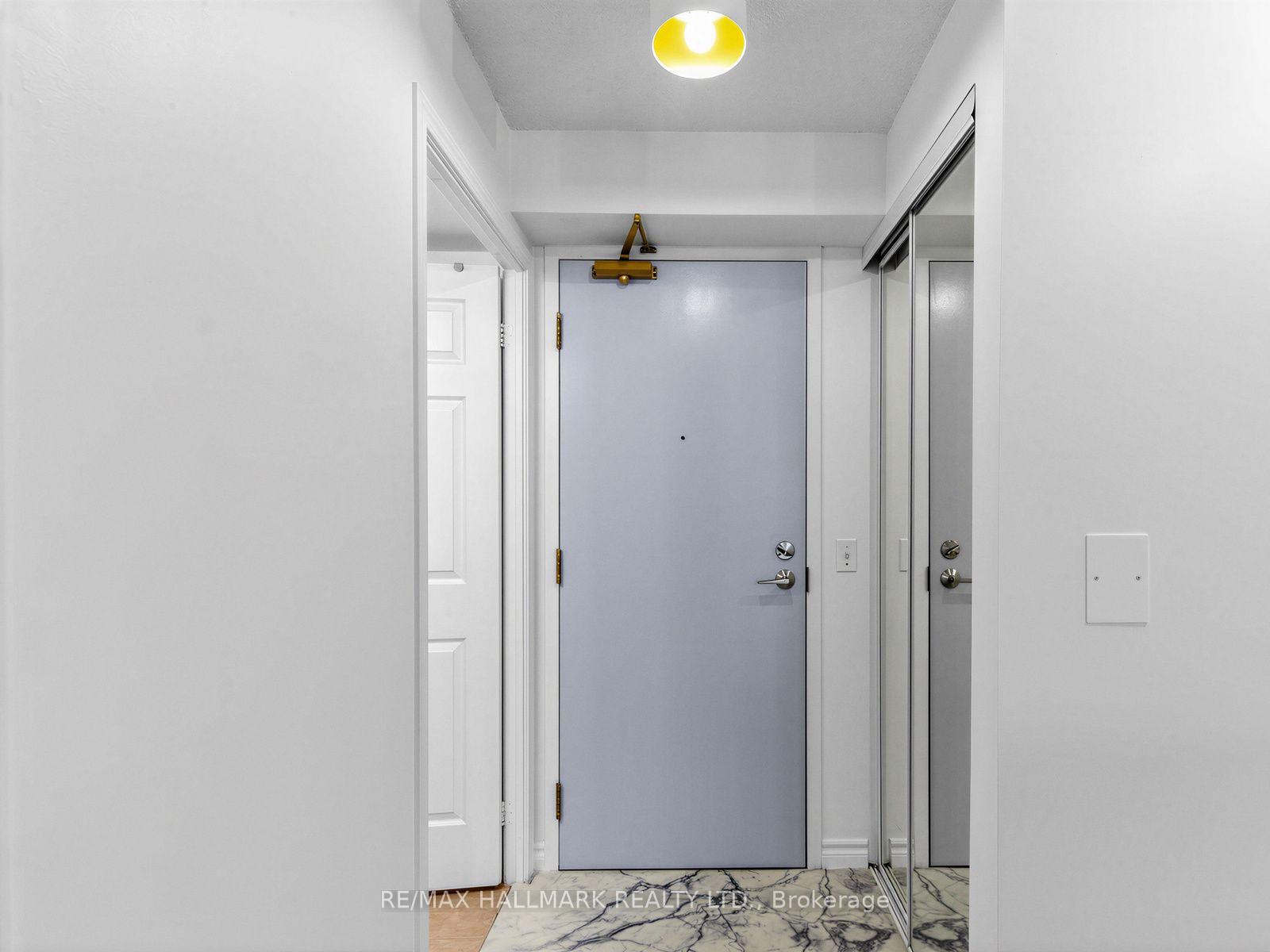 Photo 2 of Unit 805, 30 Grand Trunk Crescent, Toronto, Waterfront Communities — HOMEH