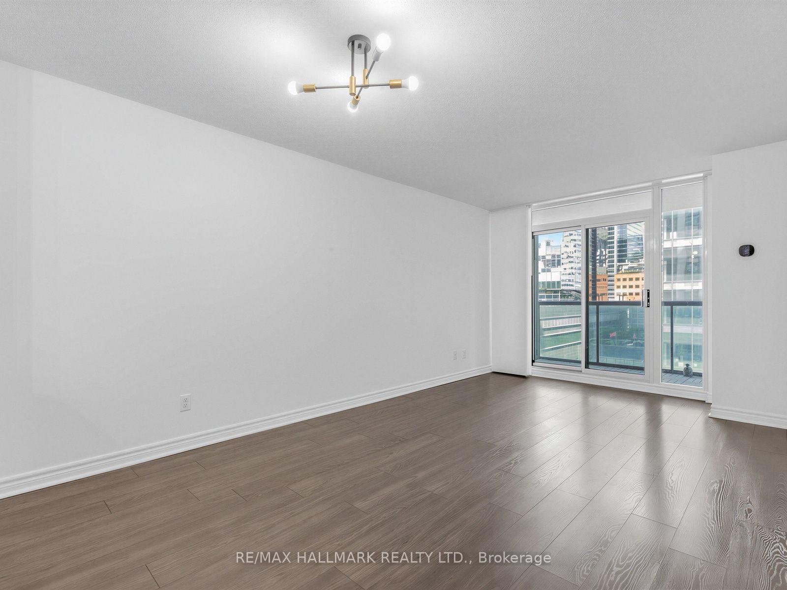 Photo 3 of Unit 805, 30 Grand Trunk Crescent, Toronto, Waterfront Communities — HOMEH