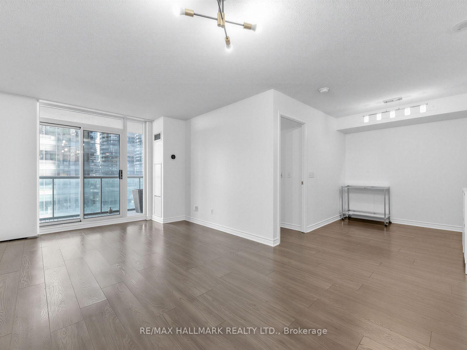 Photo 4 of Unit 805, 30 Grand Trunk Crescent, Toronto, Waterfront Communities — HOMEH