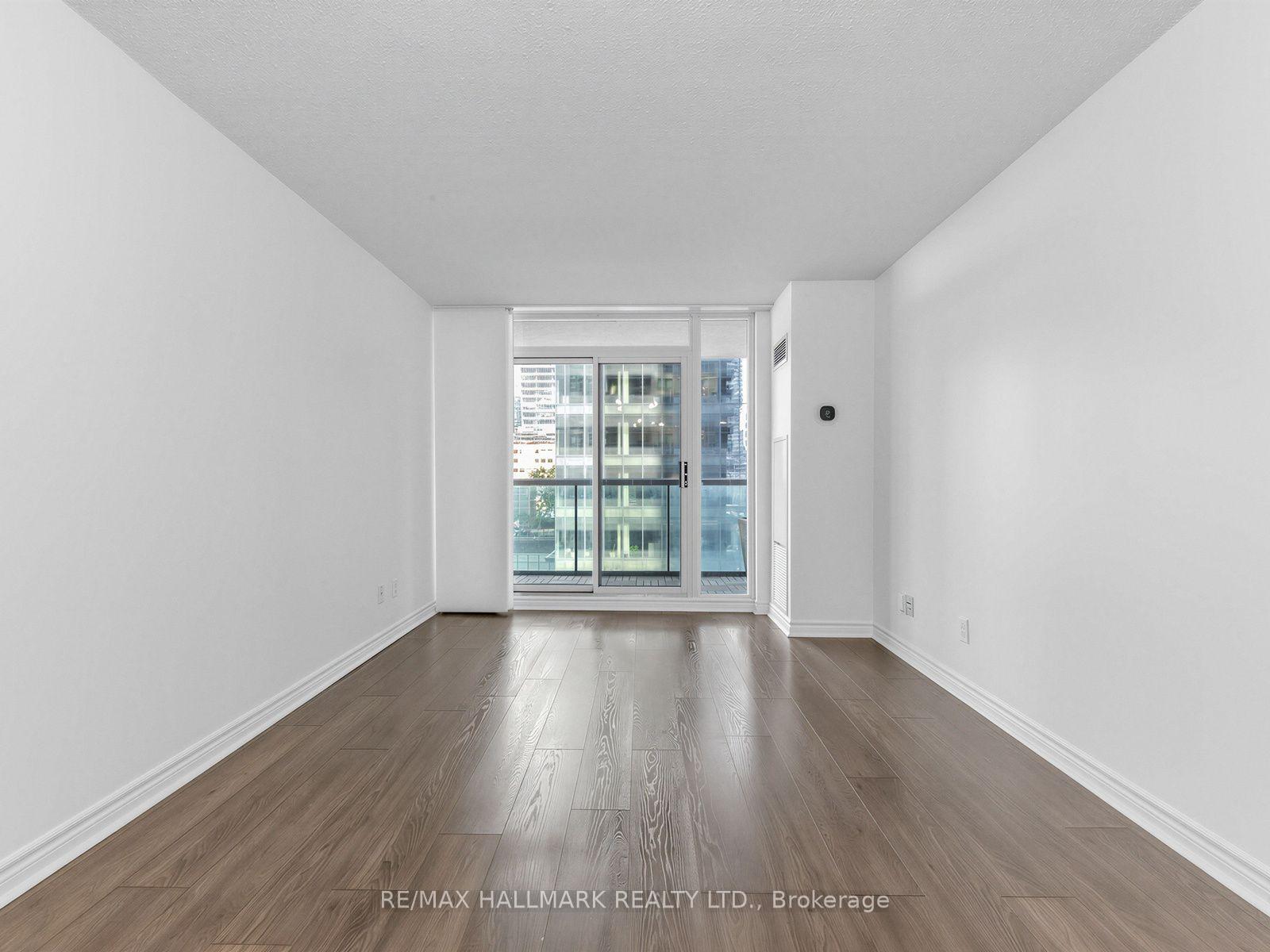 Photo 5 of Unit 805, 30 Grand Trunk Crescent, Toronto, Waterfront Communities — HOMEH