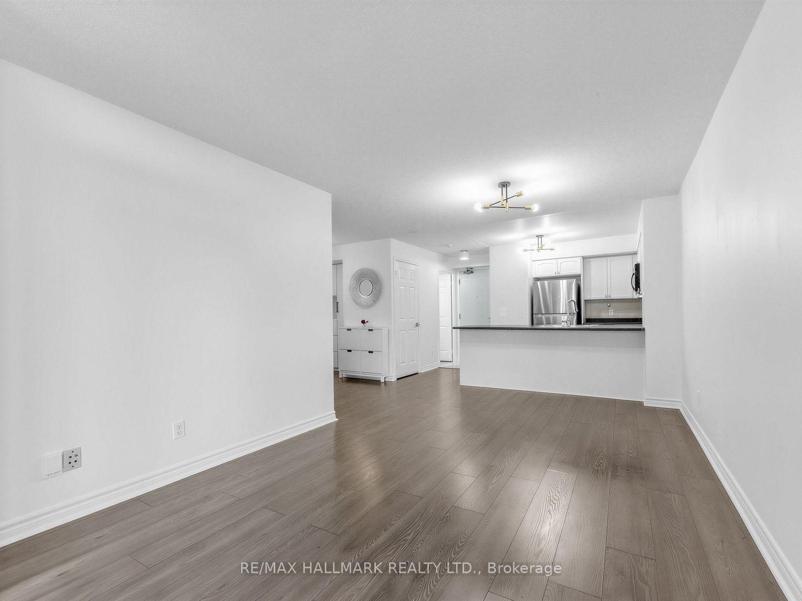 Photo 6 of Unit 805, 30 Grand Trunk Crescent, Toronto, Waterfront Communities — HOMEH
