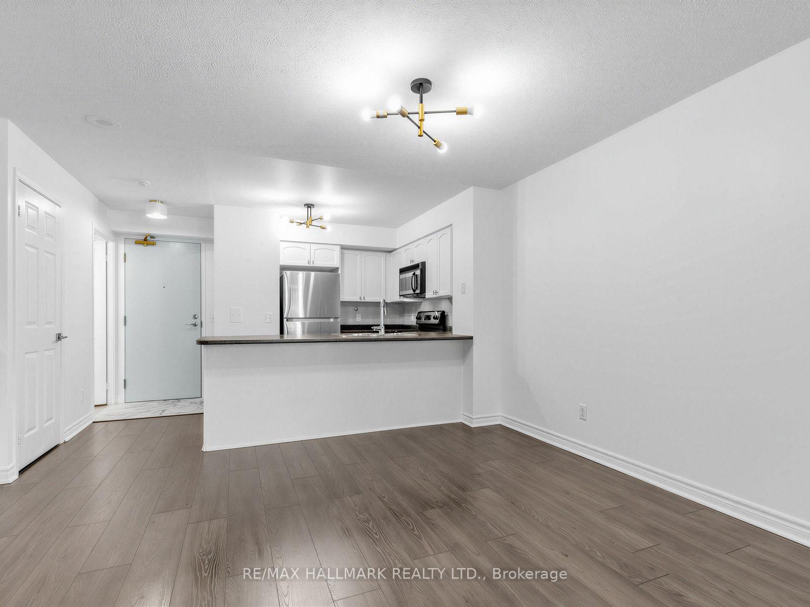 Photo 8 of Unit 805, 30 Grand Trunk Crescent, Toronto, Waterfront Communities — HOMEH