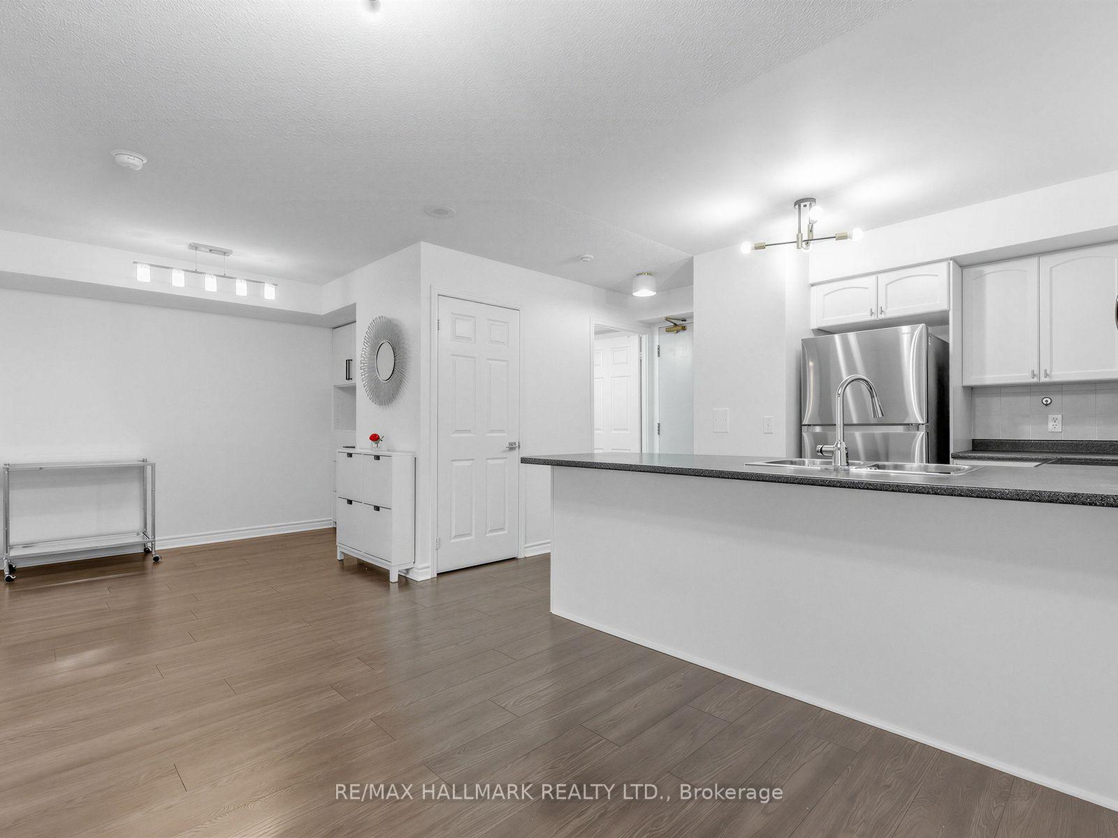 Photo 9 of Unit 805, 30 Grand Trunk Crescent, Toronto, Waterfront Communities — HOMEH