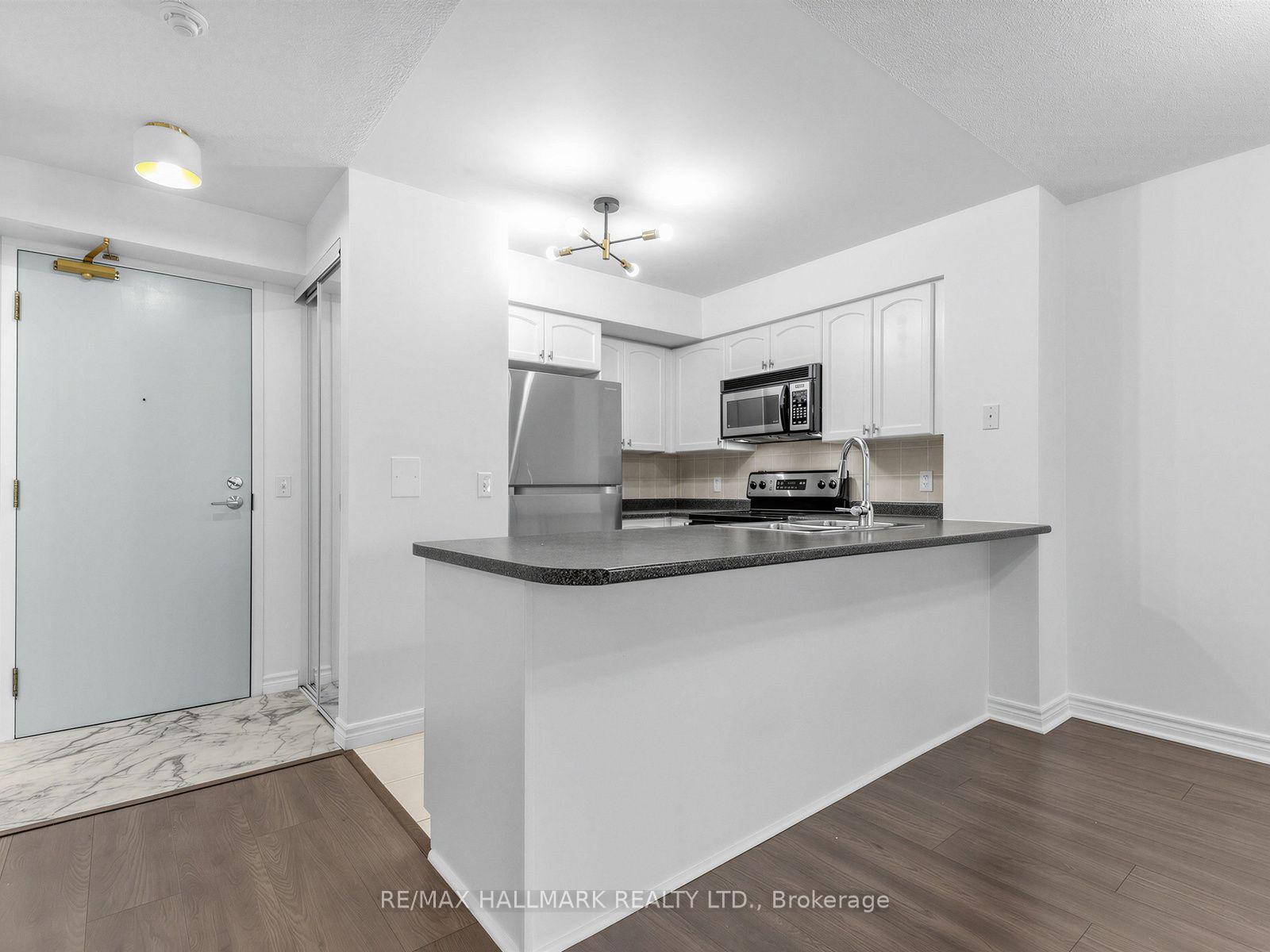 Photo 10 of Unit 805, 30 Grand Trunk Crescent, Toronto, Waterfront Communities — HOMEH