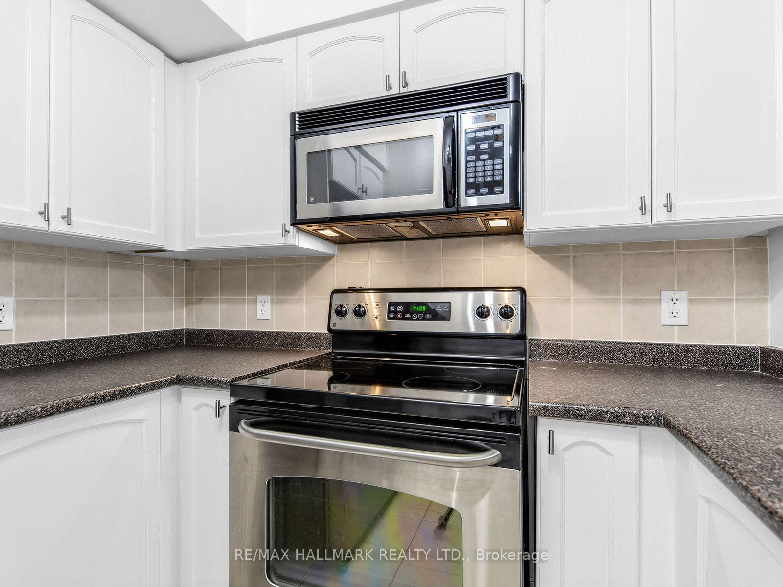 Photo 11 of Unit 805, 30 Grand Trunk Crescent, Toronto, Waterfront Communities — HOMEH