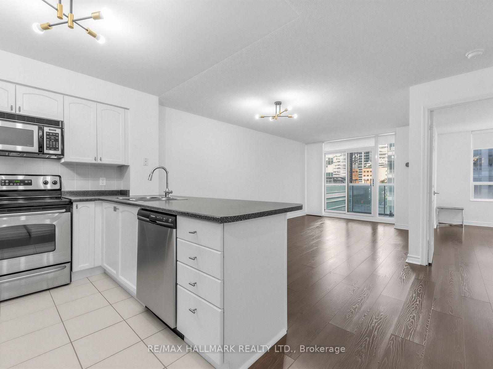 Photo 13 of Unit 805, 30 Grand Trunk Crescent, Toronto, Waterfront Communities — HOMEH