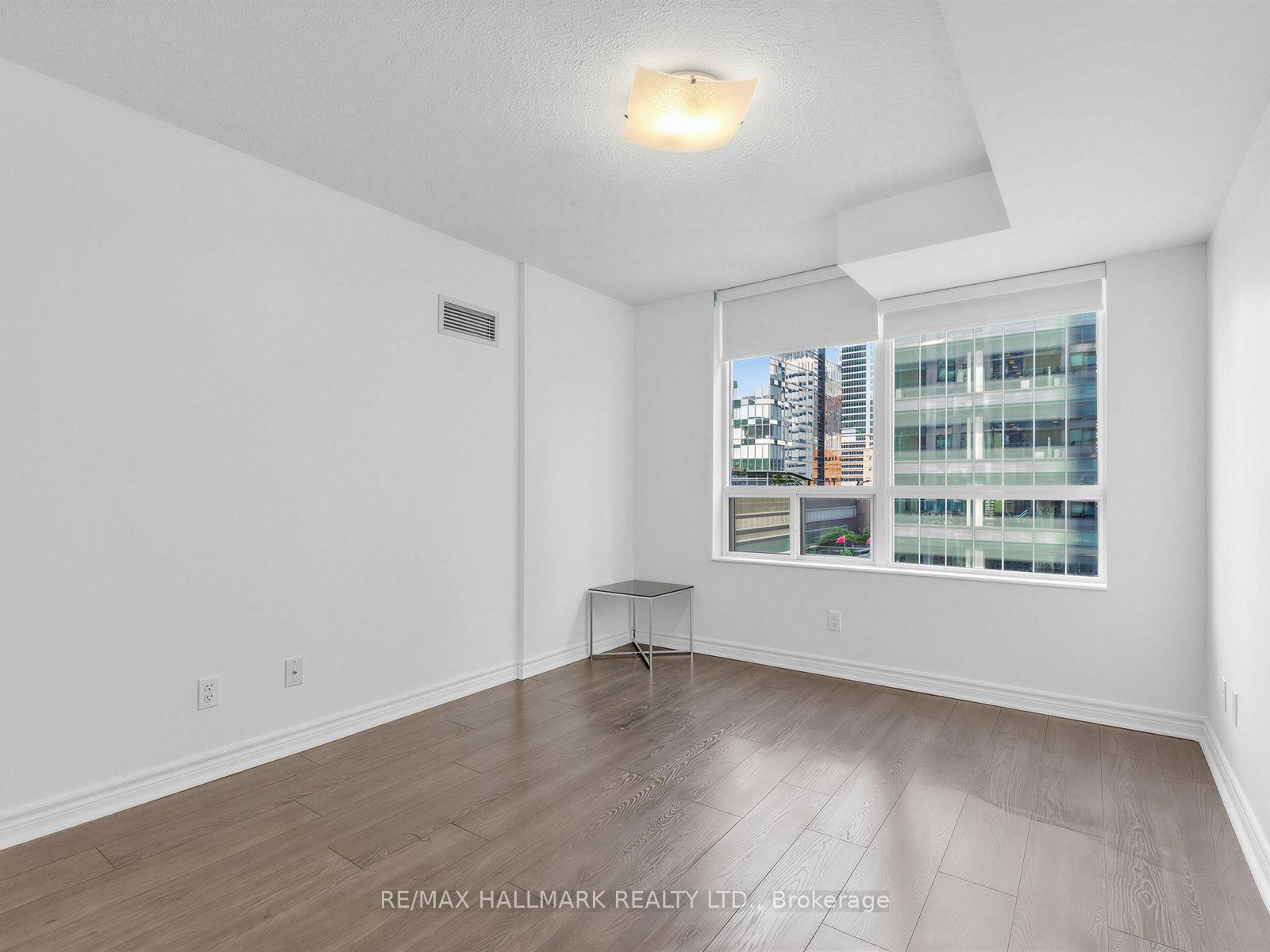 Photo 15 of Unit 805, 30 Grand Trunk Crescent, Toronto, Waterfront Communities — HOMEH
