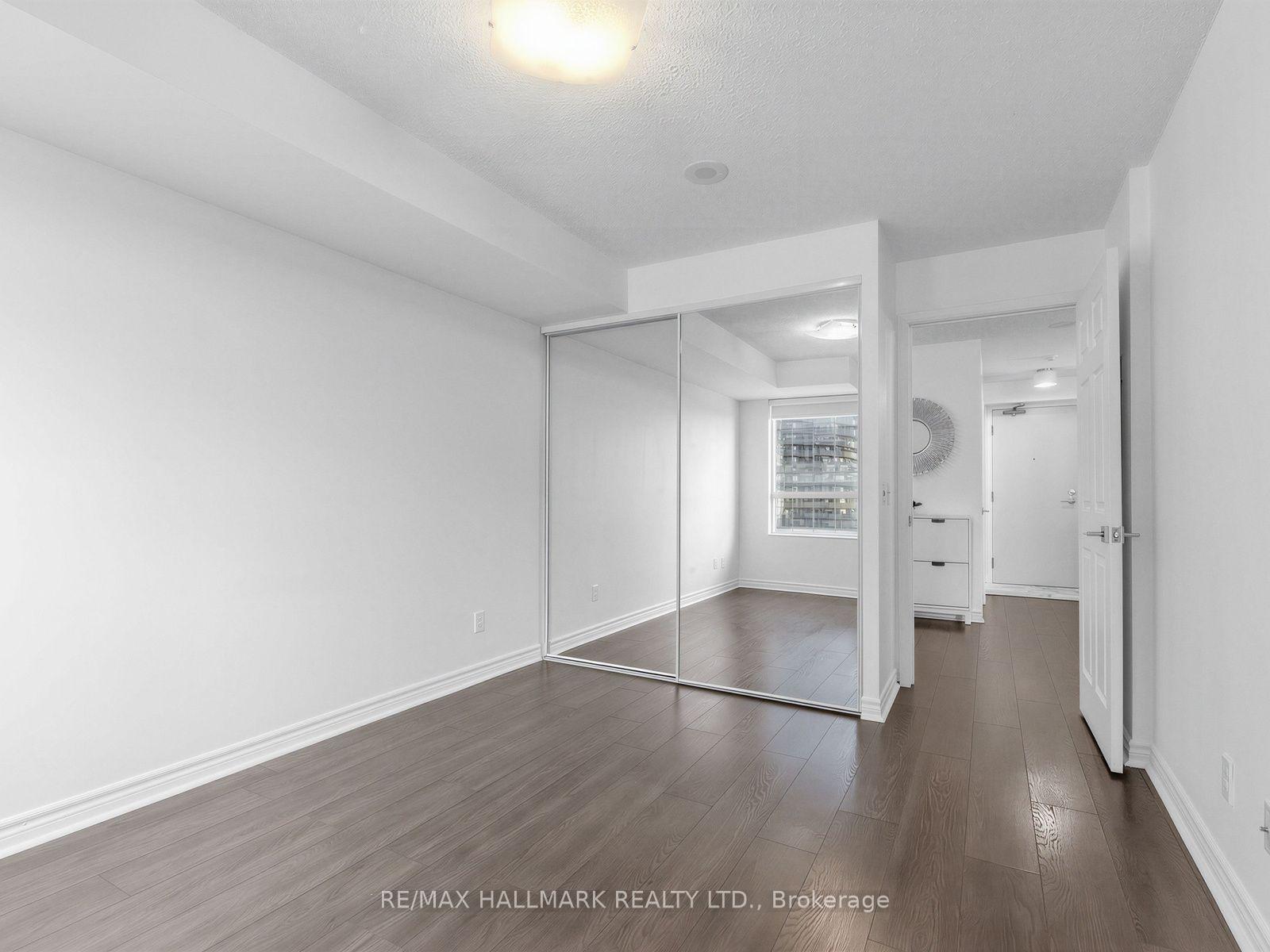 Photo 16 of Unit 805, 30 Grand Trunk Crescent, Toronto, Waterfront Communities — HOMEH