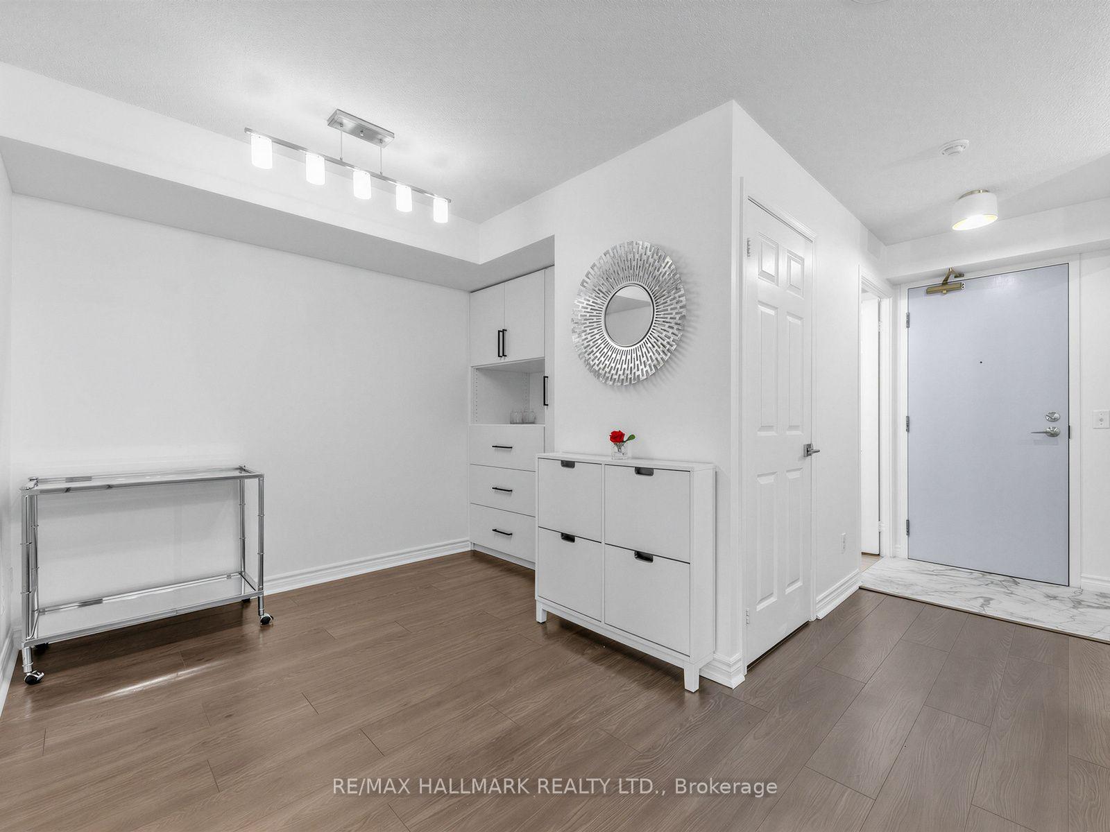 Photo 17 of Unit 805, 30 Grand Trunk Crescent, Toronto, Waterfront Communities — HOMEH