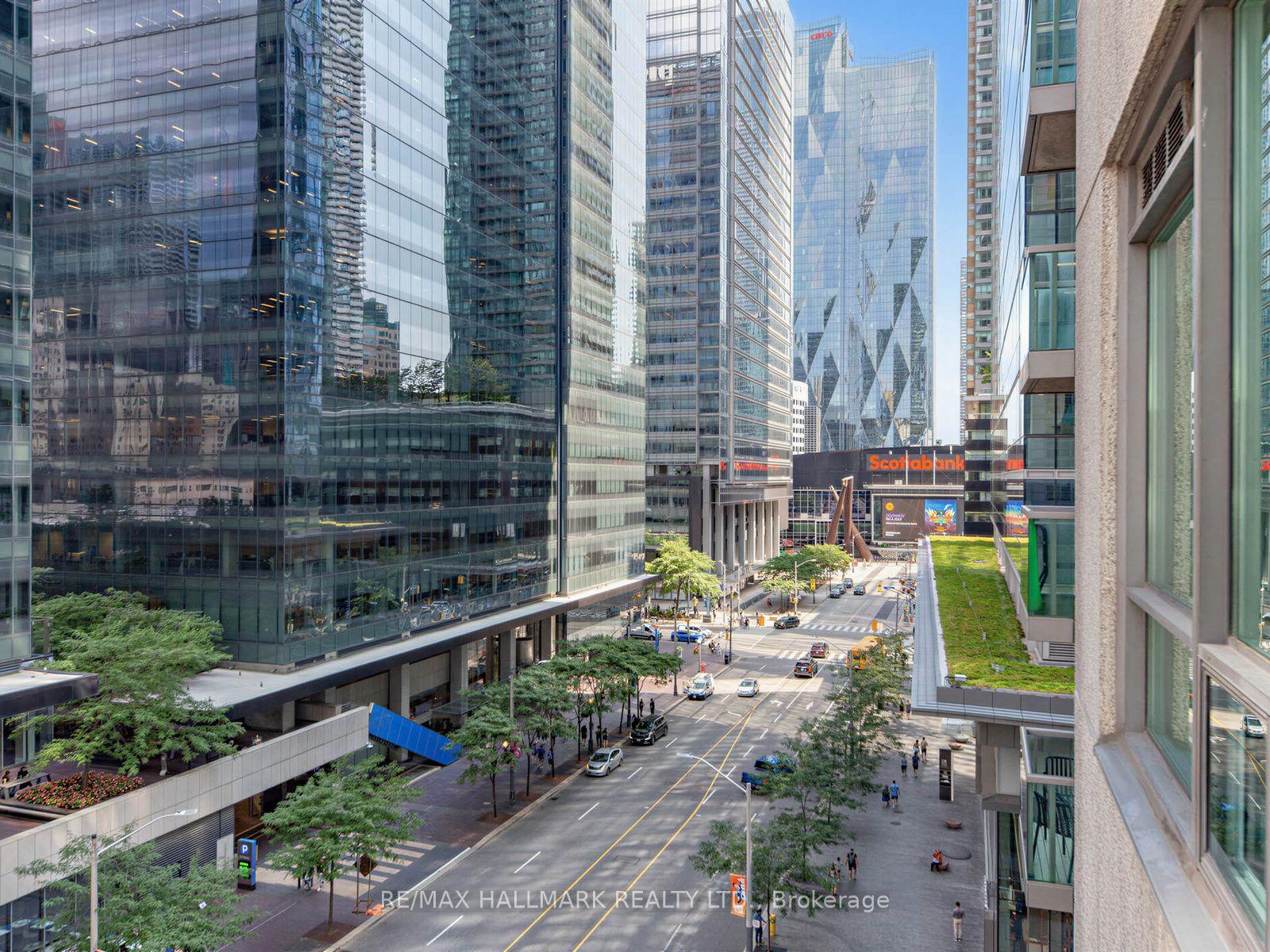 Photo 33 of Unit 805, 30 Grand Trunk Crescent, Toronto, Waterfront Communities — HOMEH