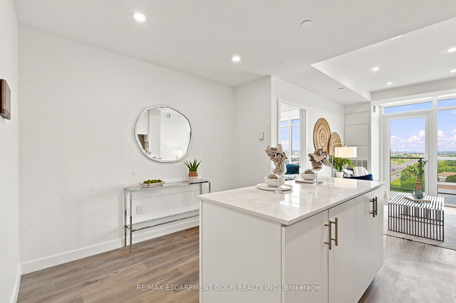 Photo 7 of Unit 921, 461 Green Road, Hamilton, Lakeshore — HOMEH