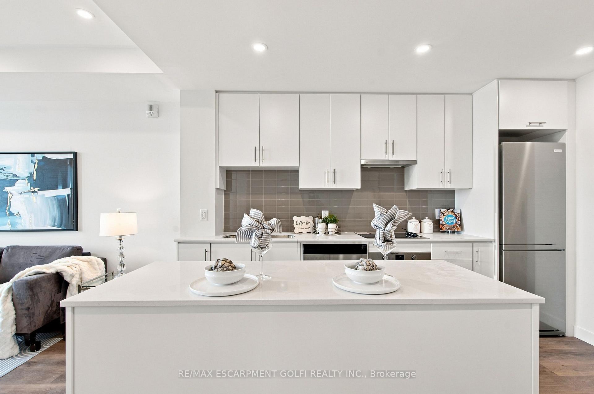 Photo 8 of Unit 921, 461 Green Road, Hamilton, Lakeshore — HOMEH