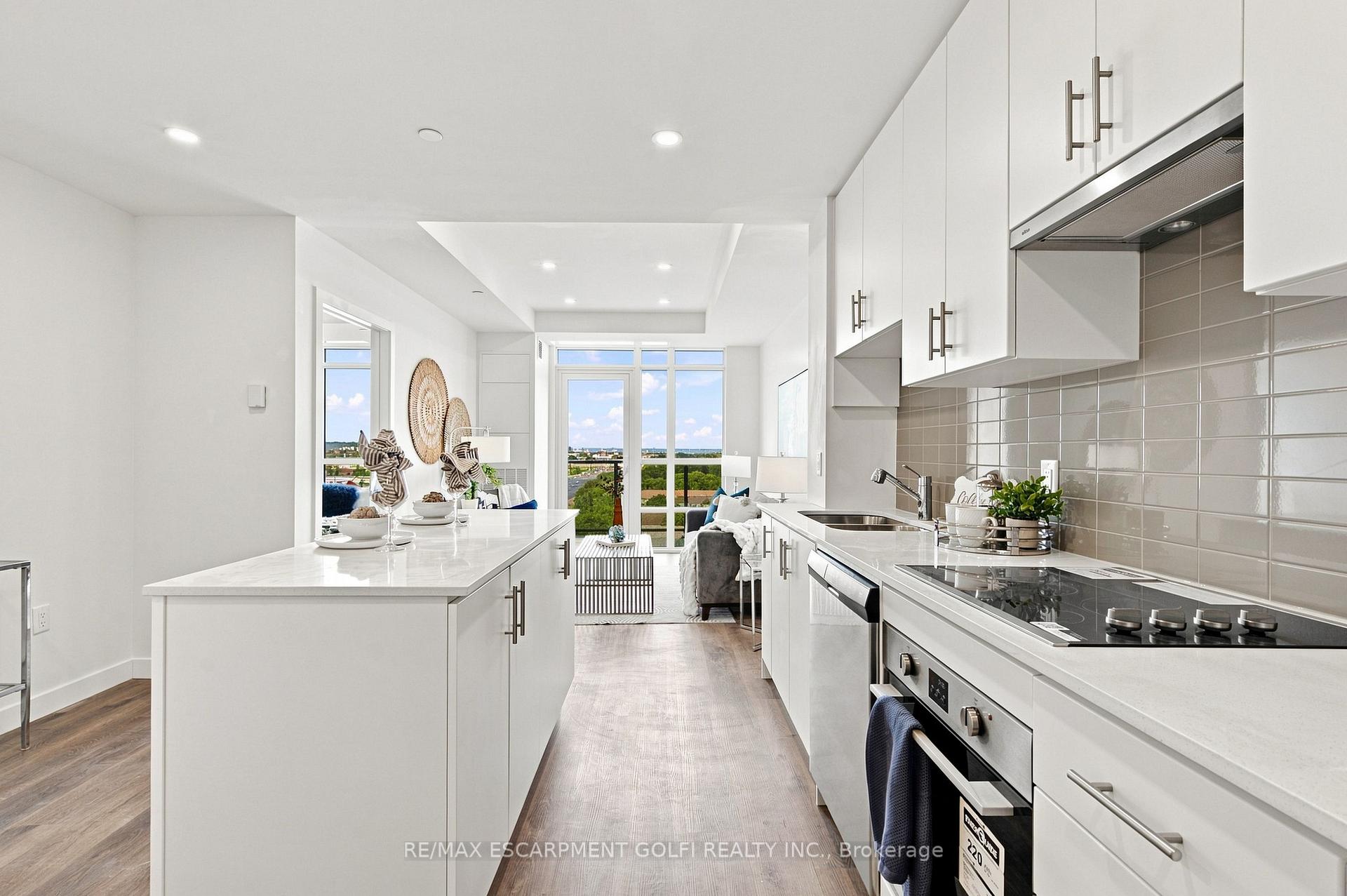 Photo 9 of Unit 921, 461 Green Road, Hamilton, Lakeshore — HOMEH
