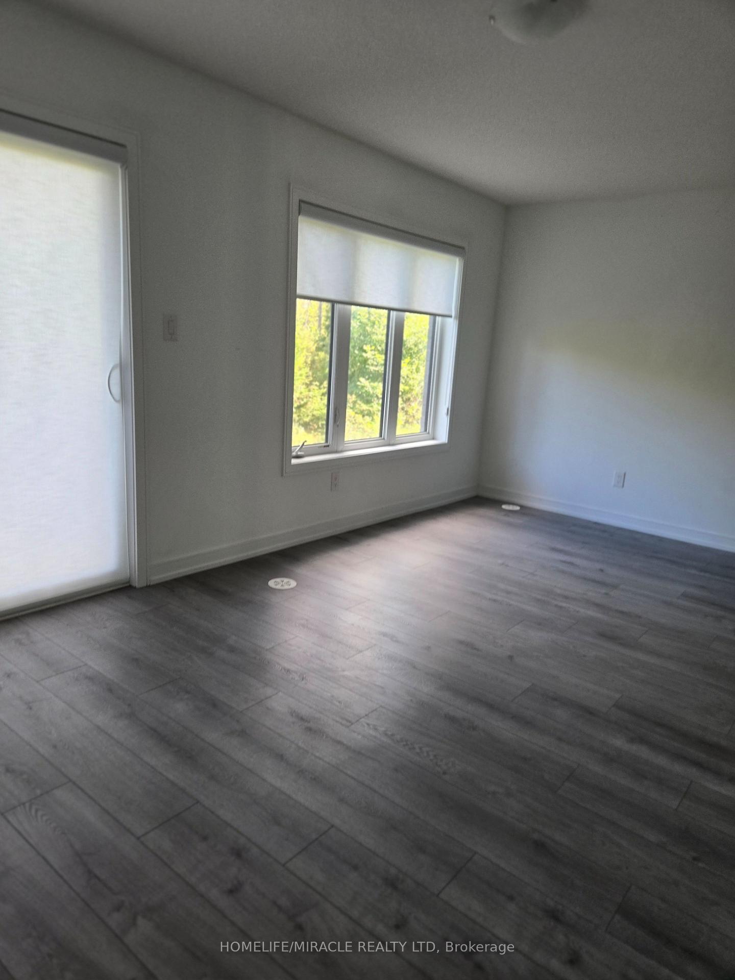 Photo 2 of 52 Blue Forest Crescent, Barrie, Innis-Shore — HOMEH