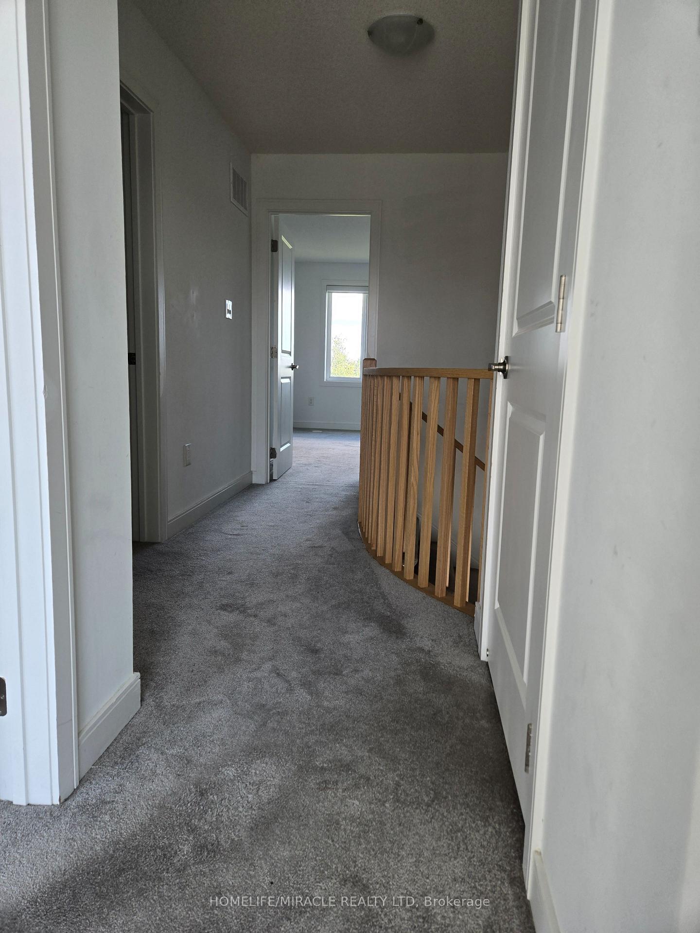 Photo 6 of 52 Blue Forest Crescent, Barrie, Innis-Shore — HOMEH