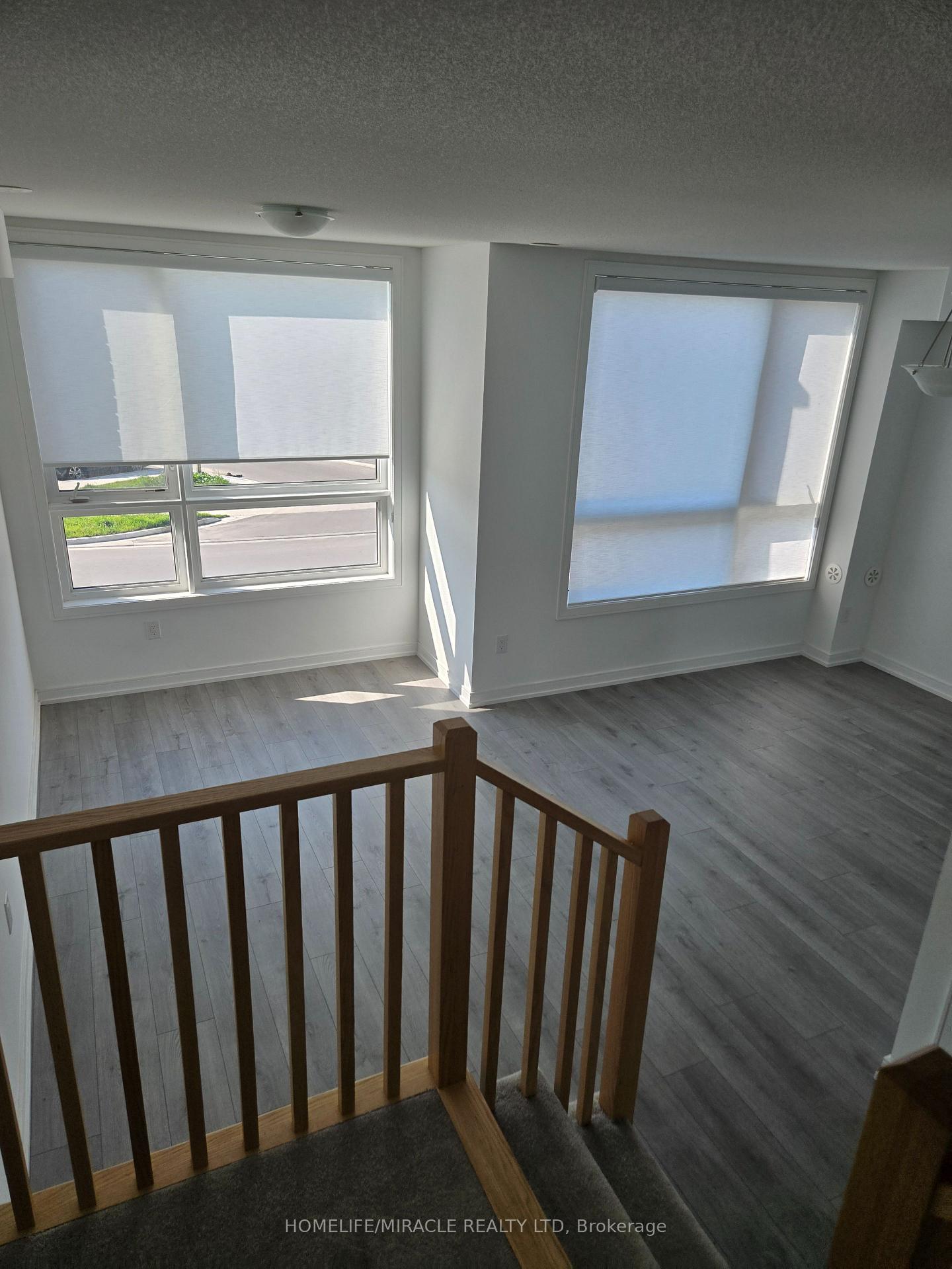 Photo 8 of 52 Blue Forest Crescent, Barrie, Innis-Shore — HOMEH