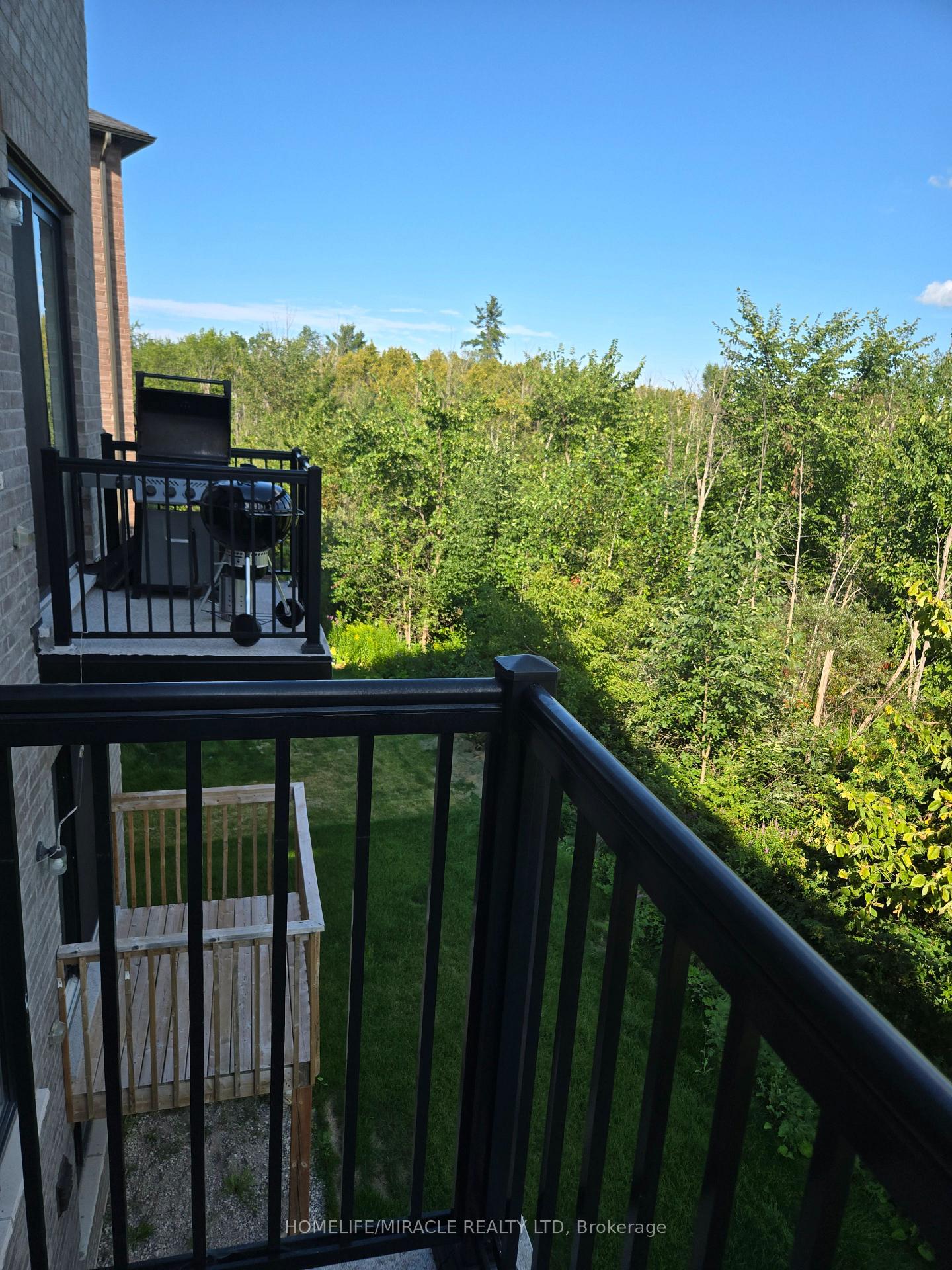 Photo 20 of 52 Blue Forest Crescent, Barrie, Innis-Shore — HOMEH