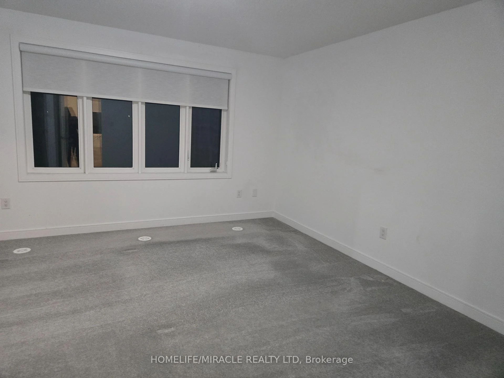 Photo 3 of 52 Blue Forest Crescent, Barrie, Innis-Shore — HOMEH