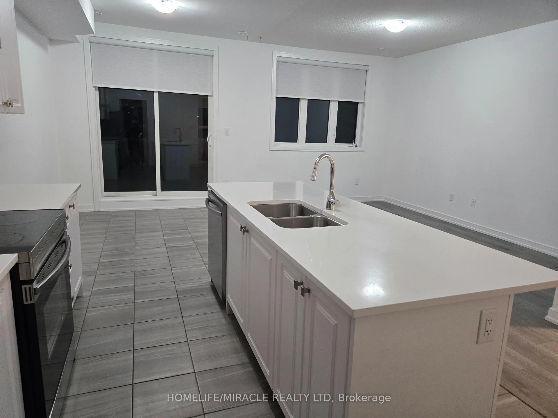 Photo 15 of 52 Blue Forest Crescent, Barrie, Innis-Shore — HOMEH
