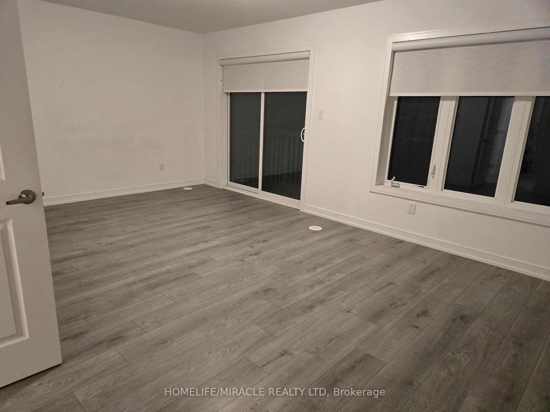 Photo 17 of 52 Blue Forest Crescent, Barrie, Innis-Shore — HOMEH