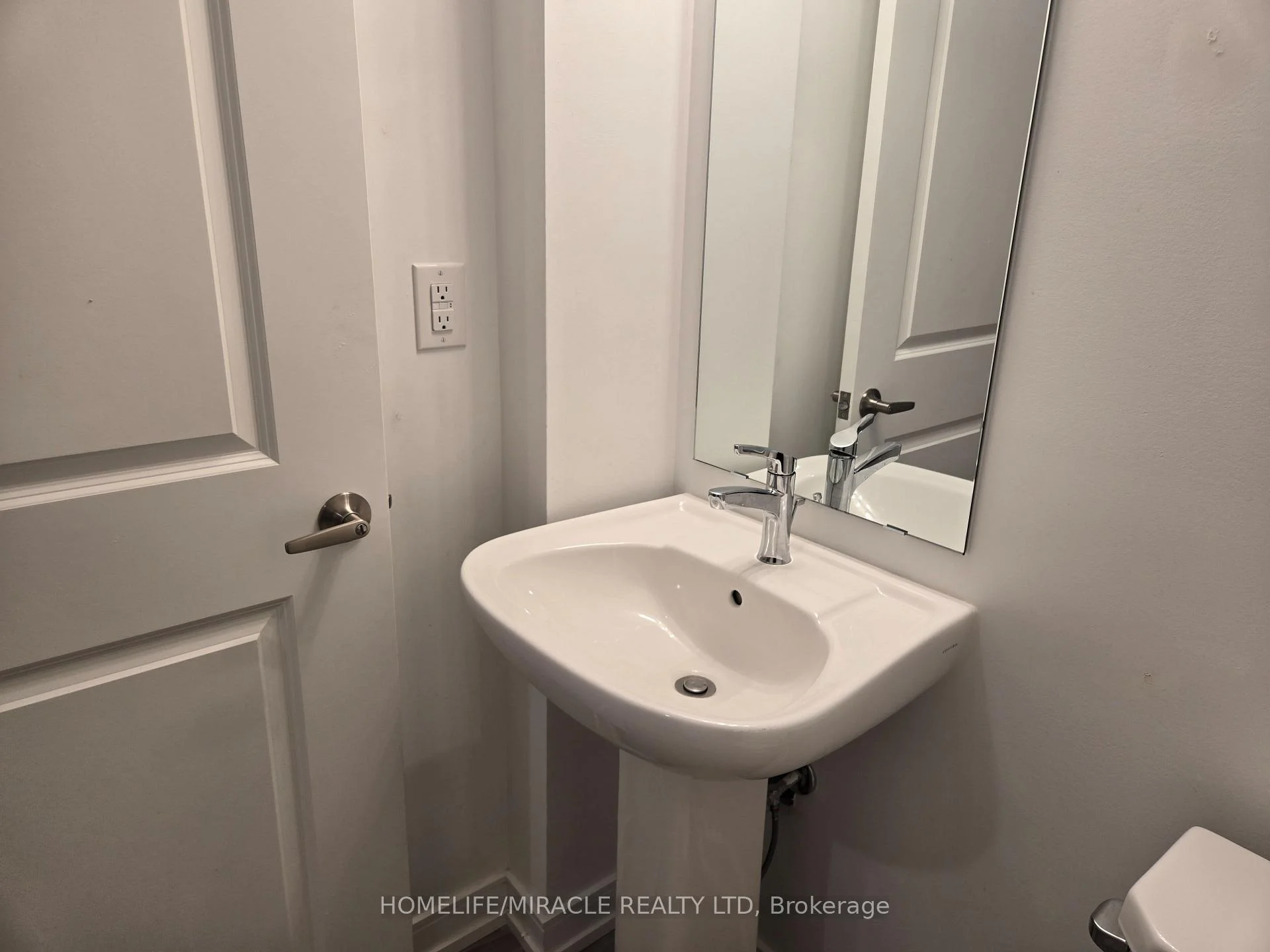 Photo 25 of 52 Blue Forest Crescent, Barrie, Innis-Shore — HOMEH