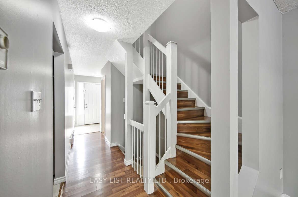 Photo 5 of Unit A, 6530 Glen Erin Drive, Mississauga, Meadowvale — HOMEH