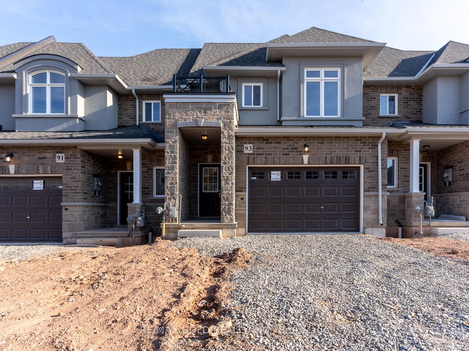 Photo 2 of 93 Pinot Crescent, Hamilton, Stoney Creek — HOMEH