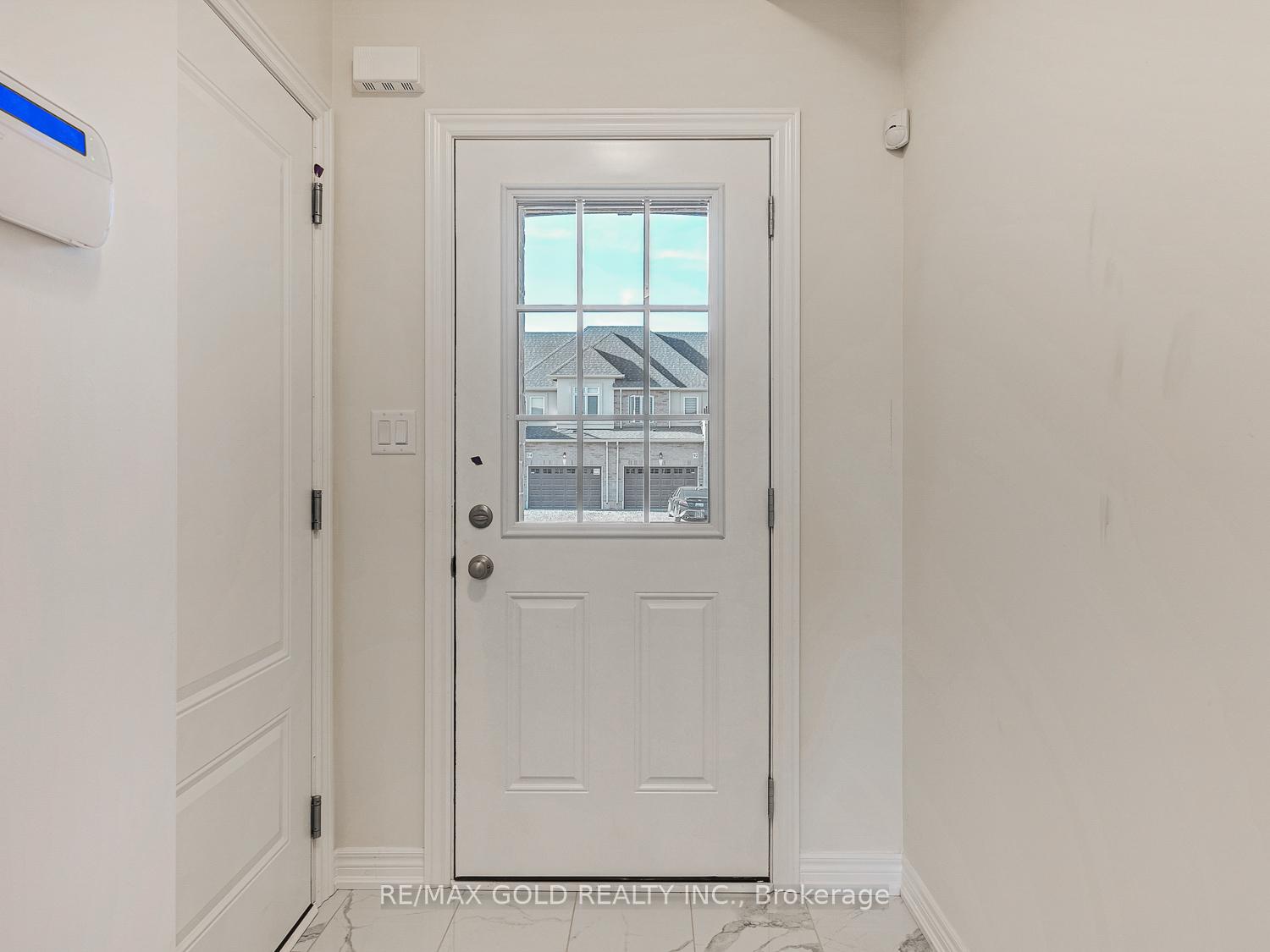 Photo 4 of 93 Pinot Crescent, Hamilton, Stoney Creek — HOMEH