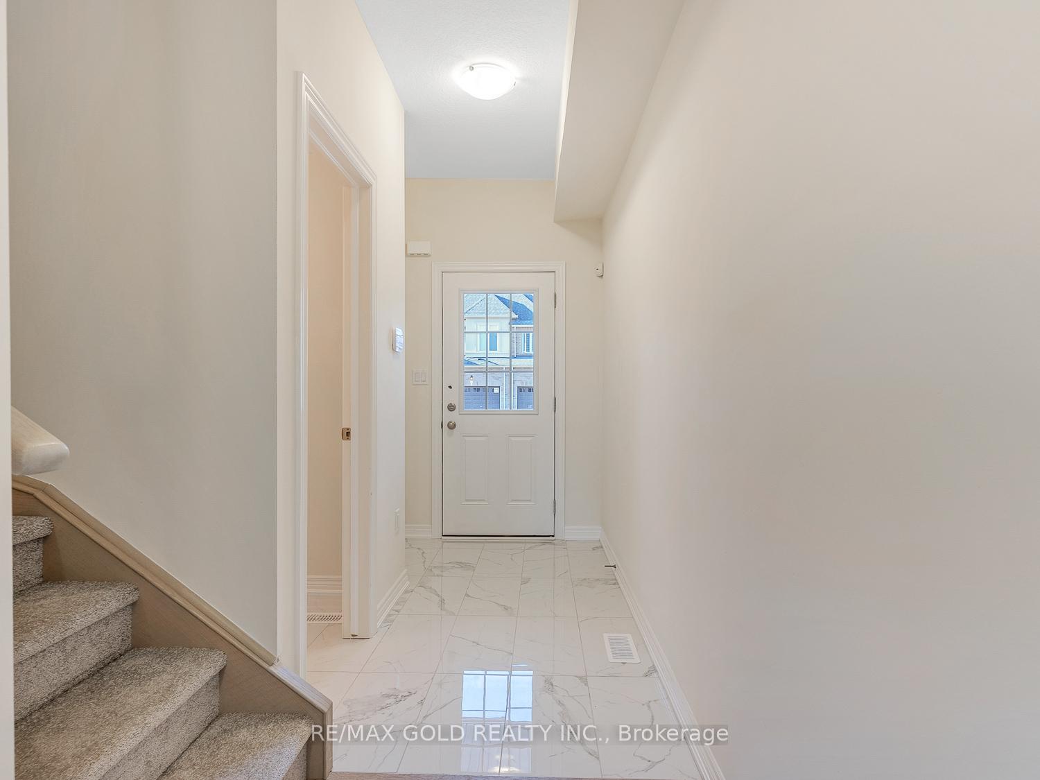 Photo 5 of 93 Pinot Crescent, Hamilton, Stoney Creek — HOMEH