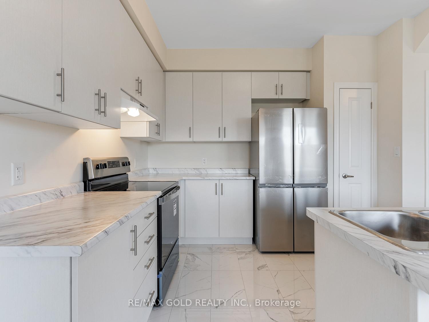 Photo 10 of 93 Pinot Crescent, Hamilton, Stoney Creek — HOMEH