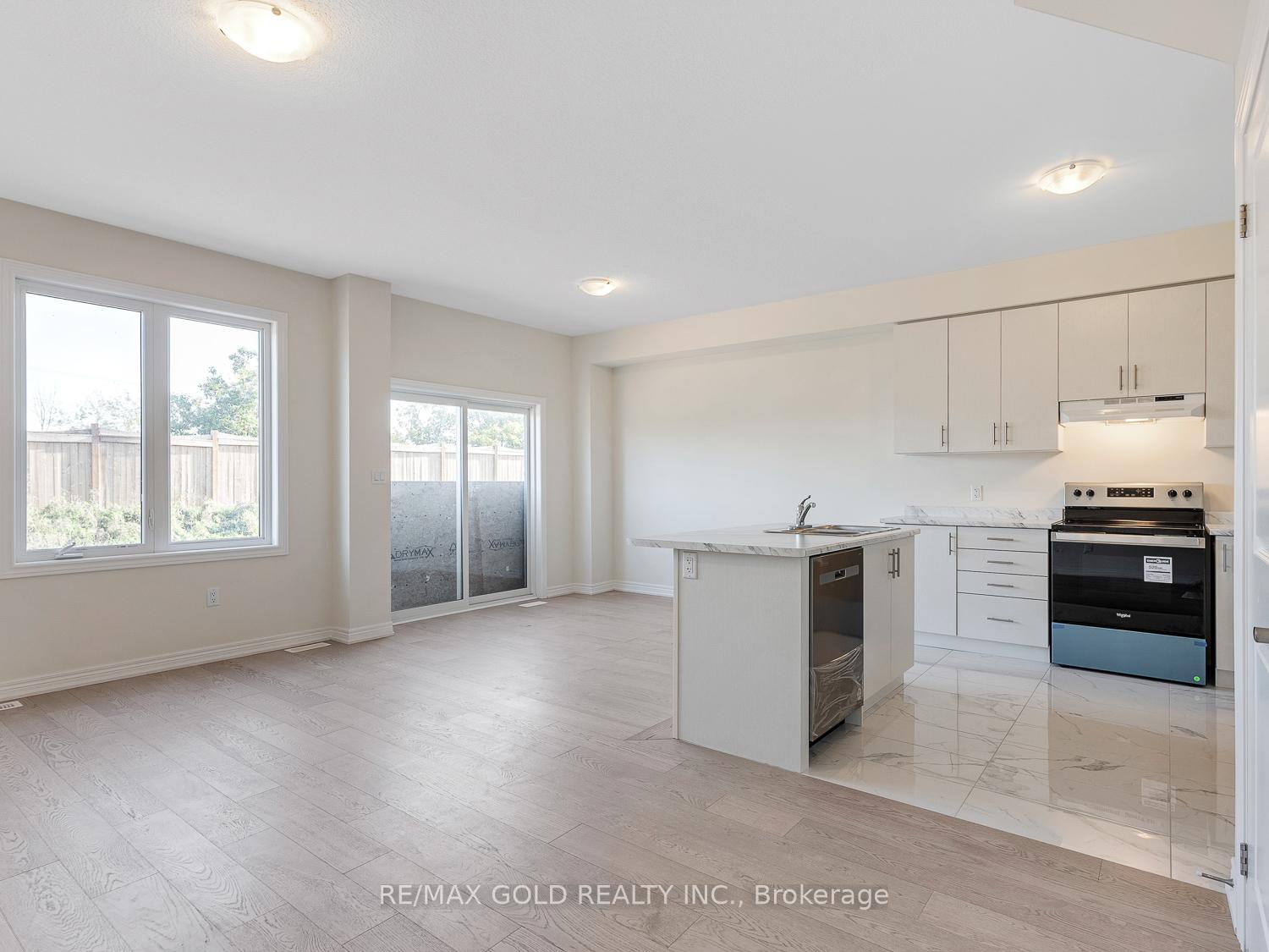 Photo 13 of 93 Pinot Crescent, Hamilton, Stoney Creek — HOMEH