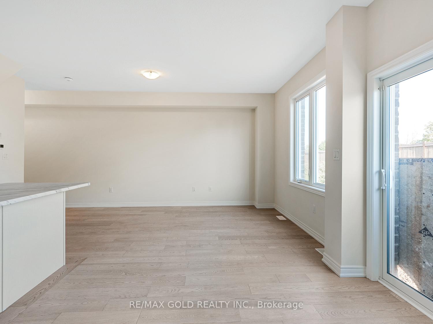 Photo 16 of 93 Pinot Crescent, Hamilton, Stoney Creek — HOMEH