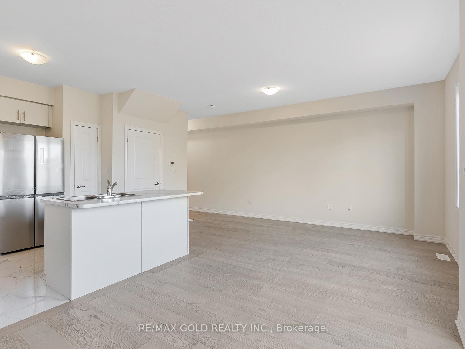 Photo 18 of 93 Pinot Crescent, Hamilton, Stoney Creek — HOMEH