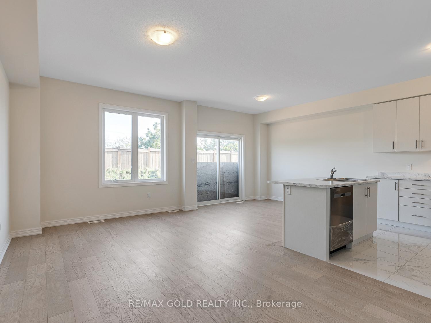 Photo 19 of 93 Pinot Crescent, Hamilton, Stoney Creek — HOMEH