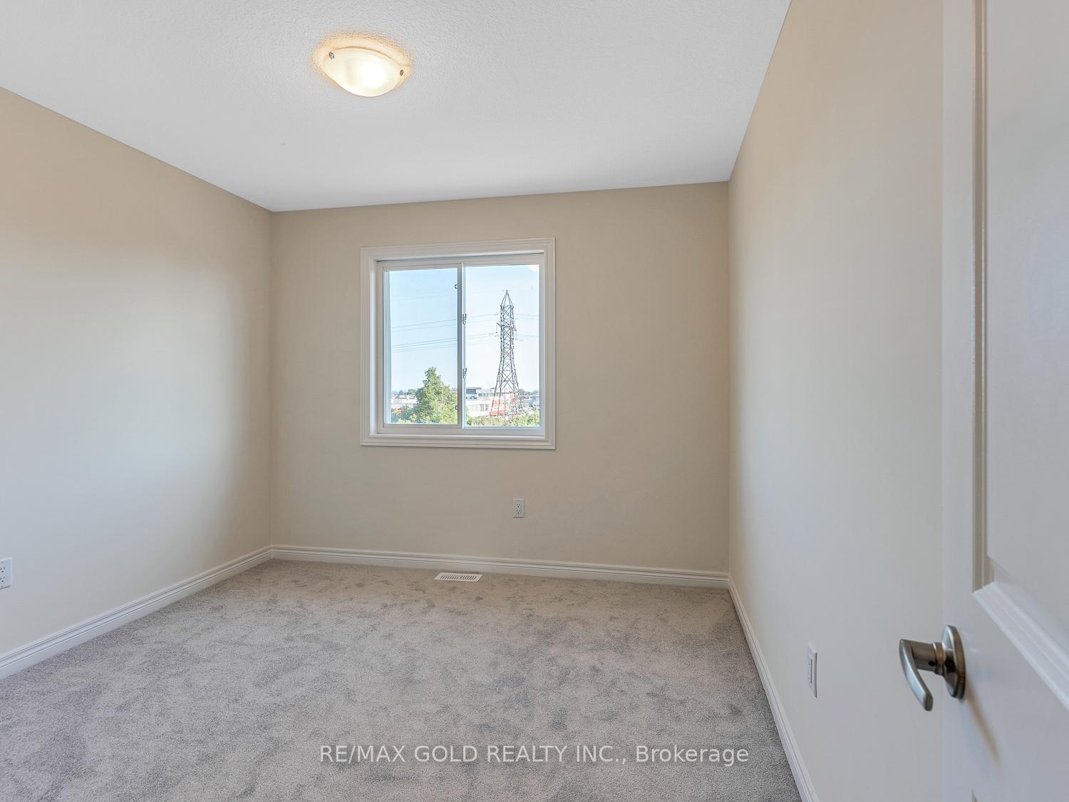 Photo 23 of 93 Pinot Crescent, Hamilton, Stoney Creek — HOMEH