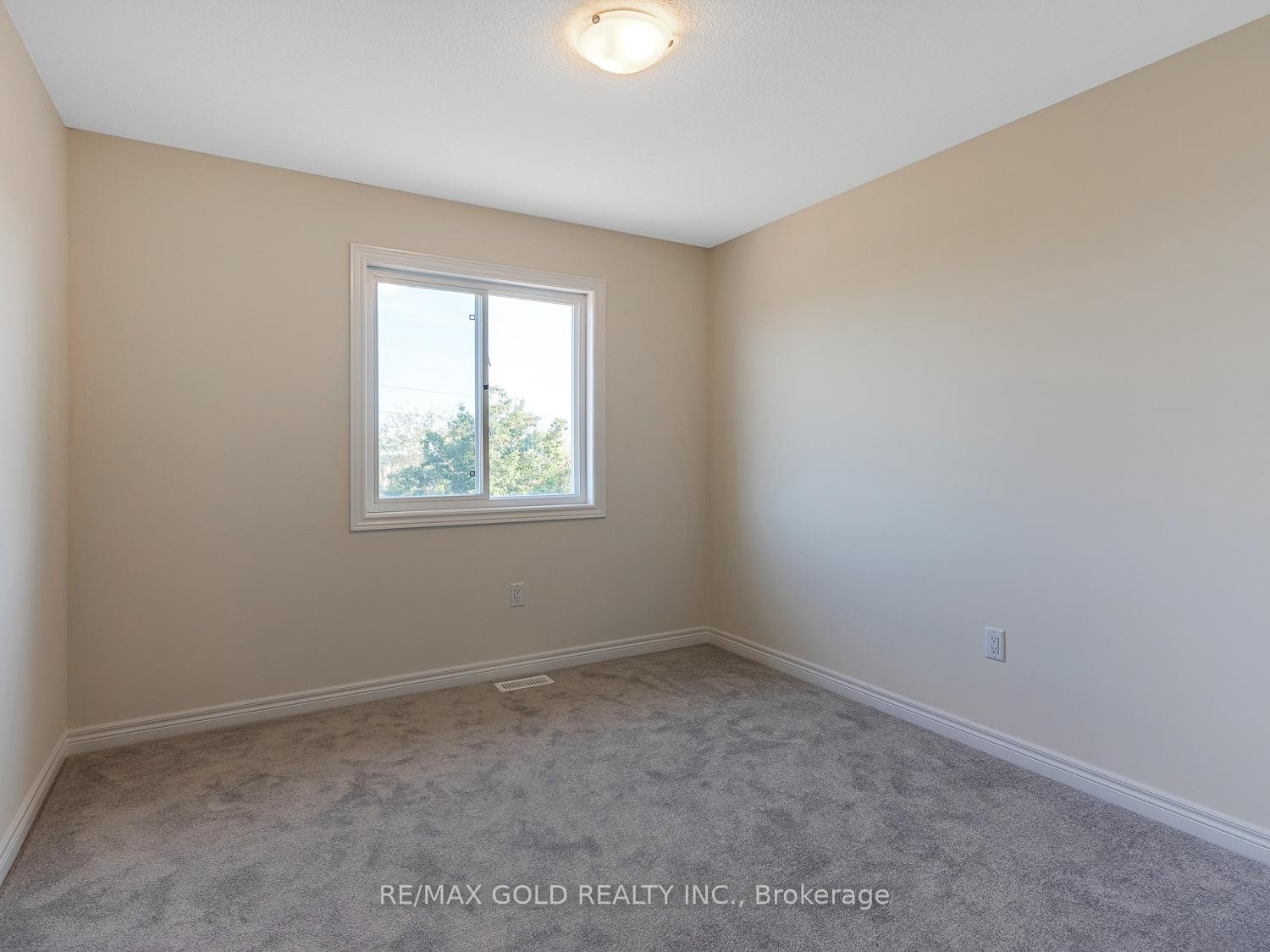 Photo 25 of 93 Pinot Crescent, Hamilton, Stoney Creek — HOMEH