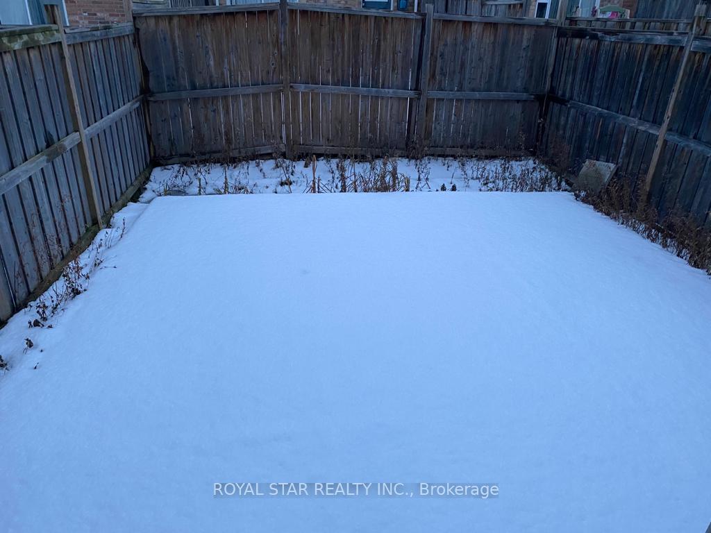 Photo 13 of 28 Donomore Drive, Brampton, Northwest Brampton — HOMEH