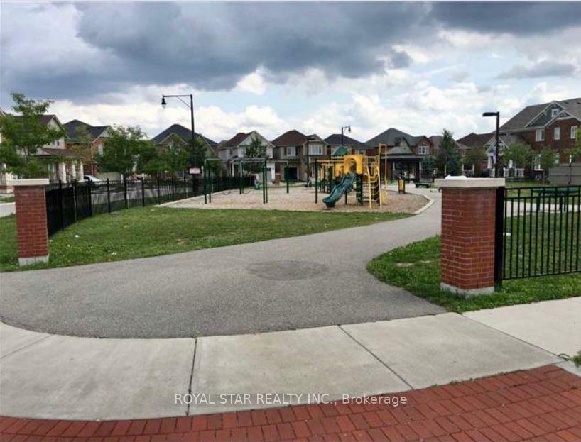 Photo 15 of 28 Donomore Drive, Brampton, Northwest Brampton — HOMEH