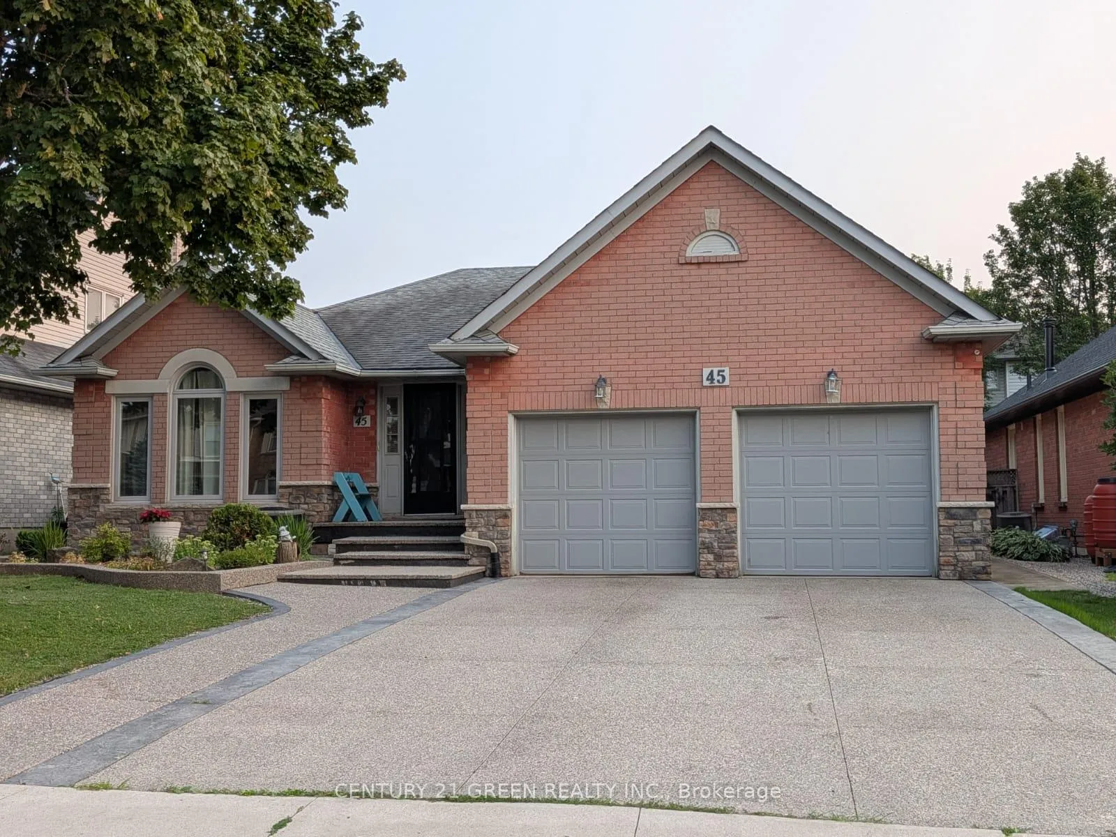 Photo 1 of Unit Upper, 45 Caswell Drive, Hamilton, Gurnett — HOMEH