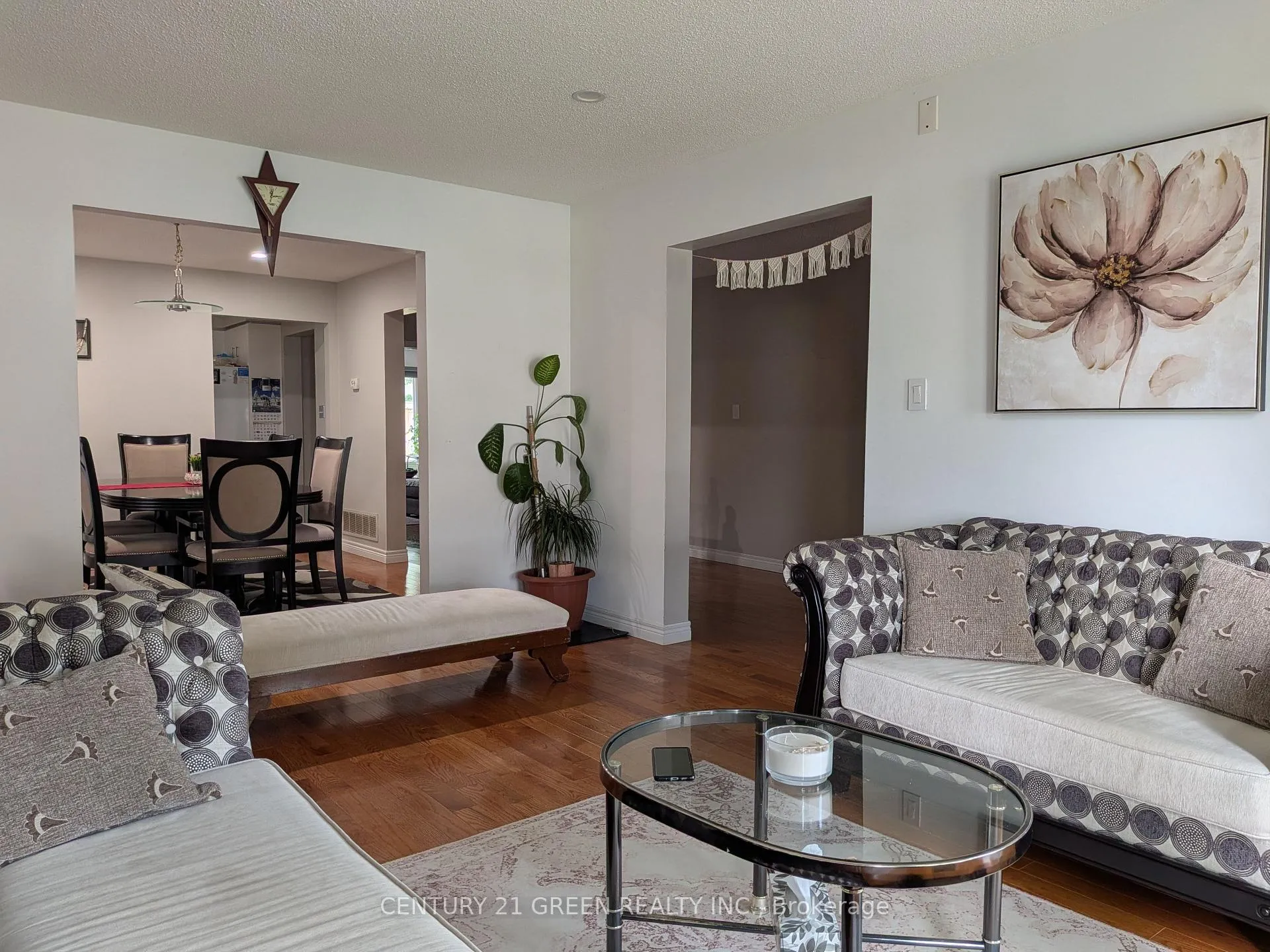 Photo 5 of Unit Upper, 45 Caswell Drive, Hamilton, Gurnett — HOMEH