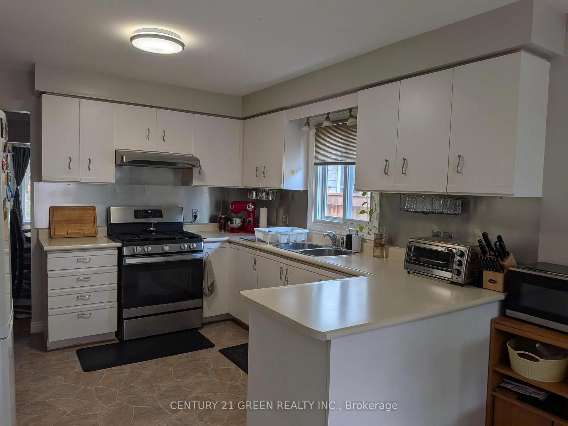 Photo 7 of Unit Upper, 45 Caswell Drive, Hamilton, Gurnett — HOMEH