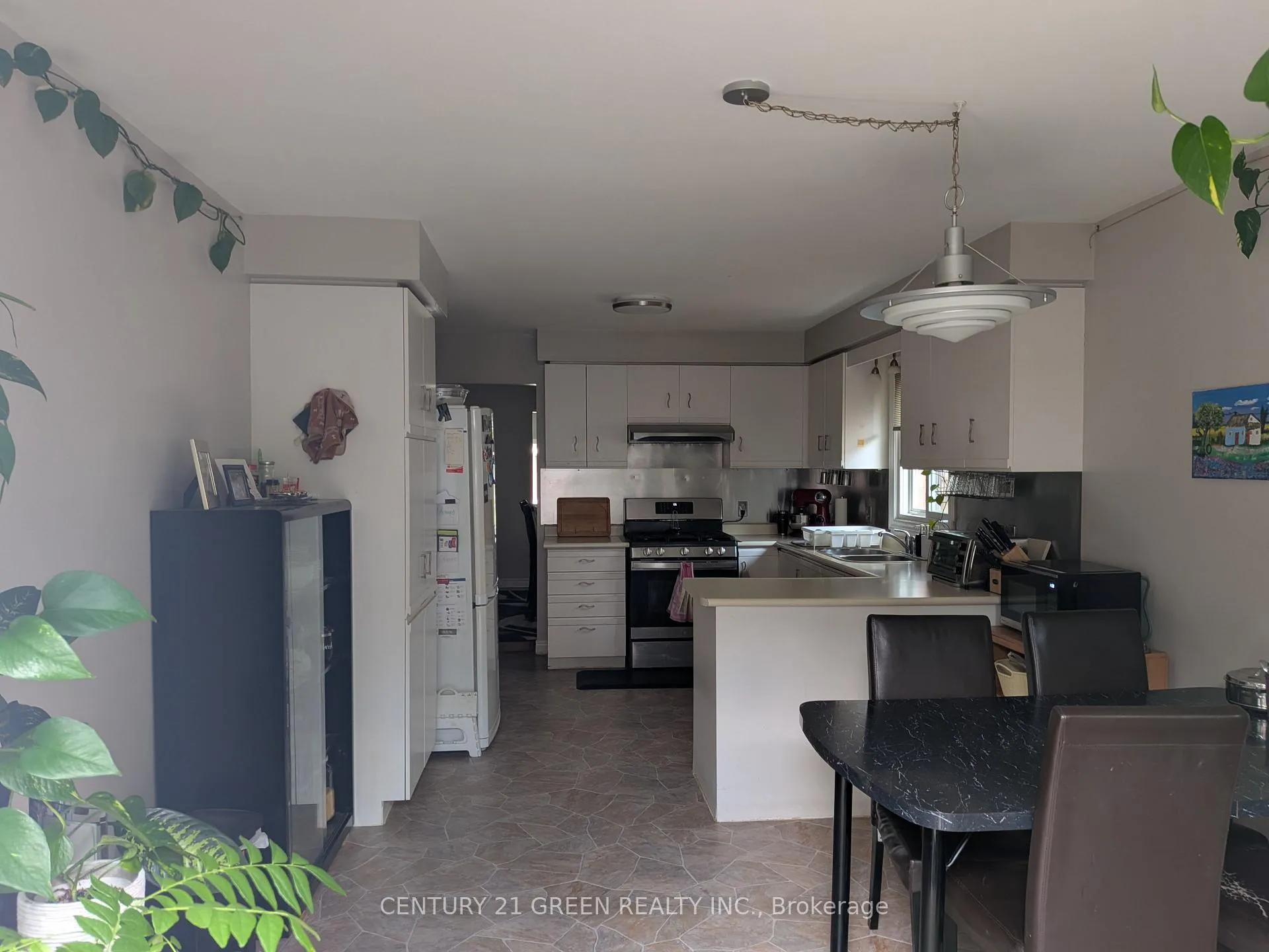 Photo 8 of Unit Upper, 45 Caswell Drive, Hamilton, Gurnett — HOMEH