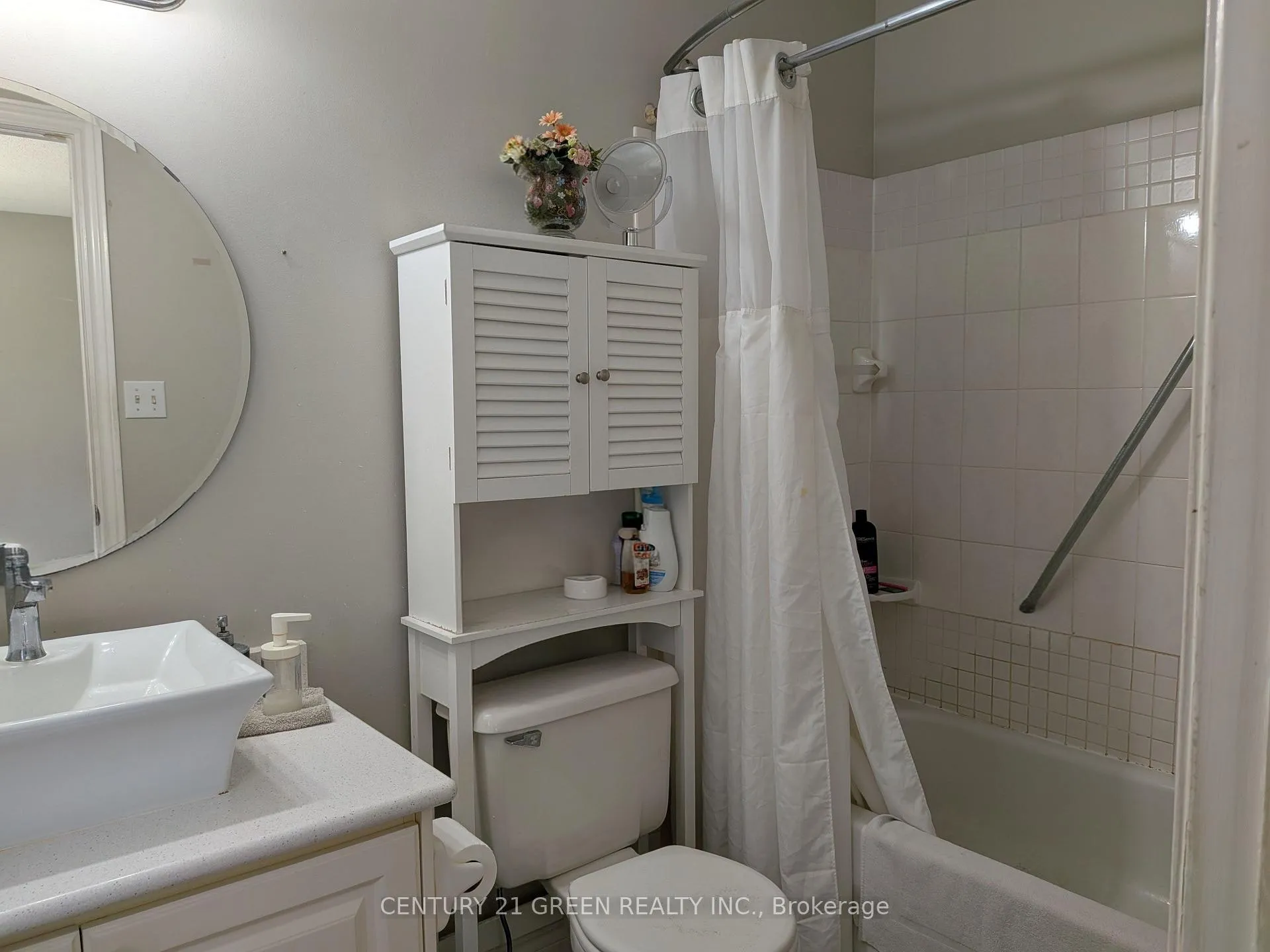 Photo 12 of Unit Upper, 45 Caswell Drive, Hamilton, Gurnett — HOMEH