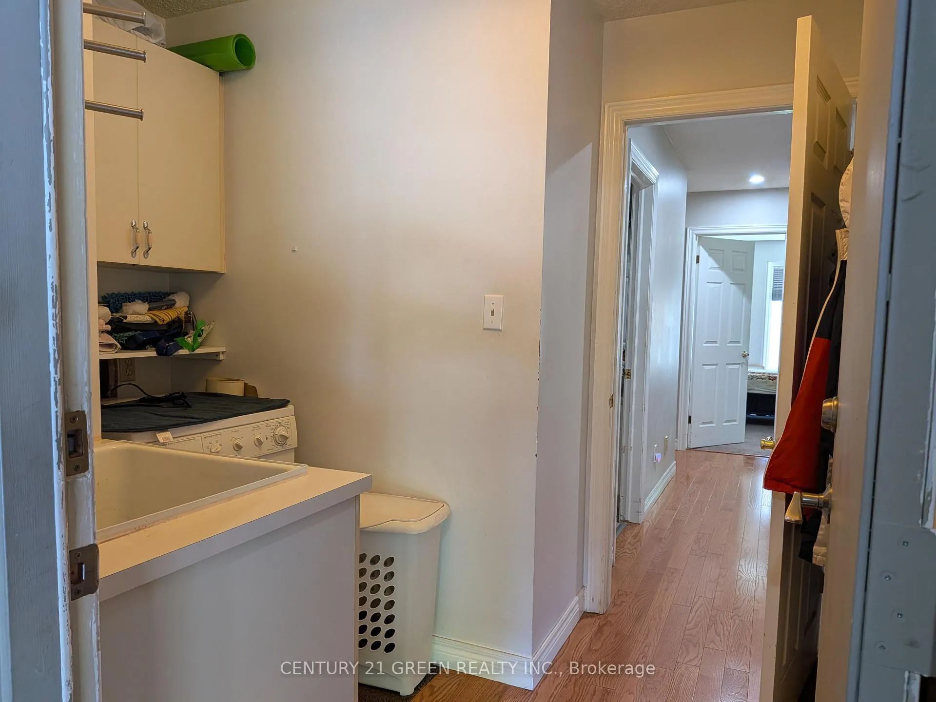 Photo 15 of Unit Upper, 45 Caswell Drive, Hamilton, Gurnett — HOMEH