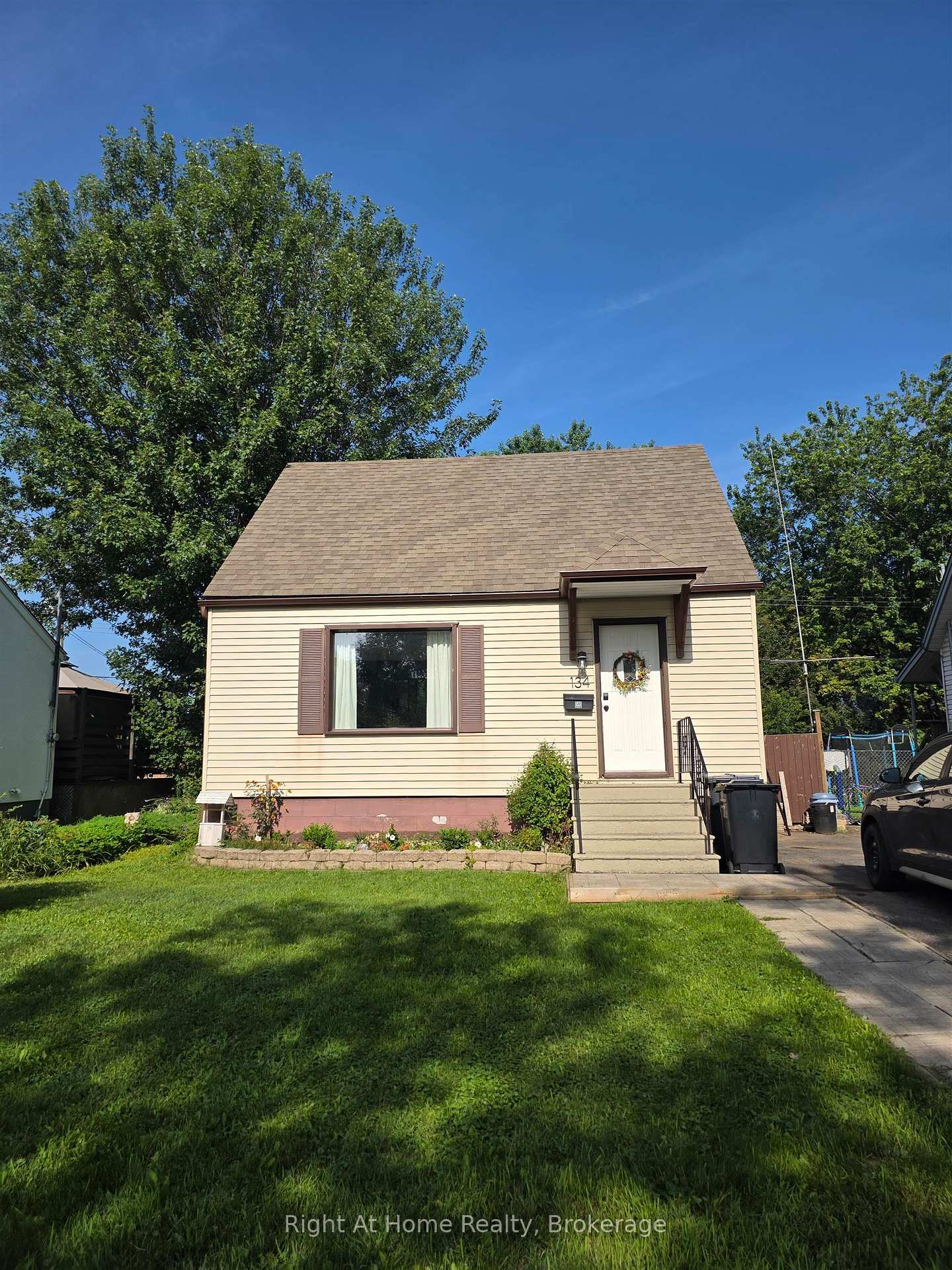 Photo 2 of 134 Kenogami Avenue S, Thunder Bay, West End — HOMEH