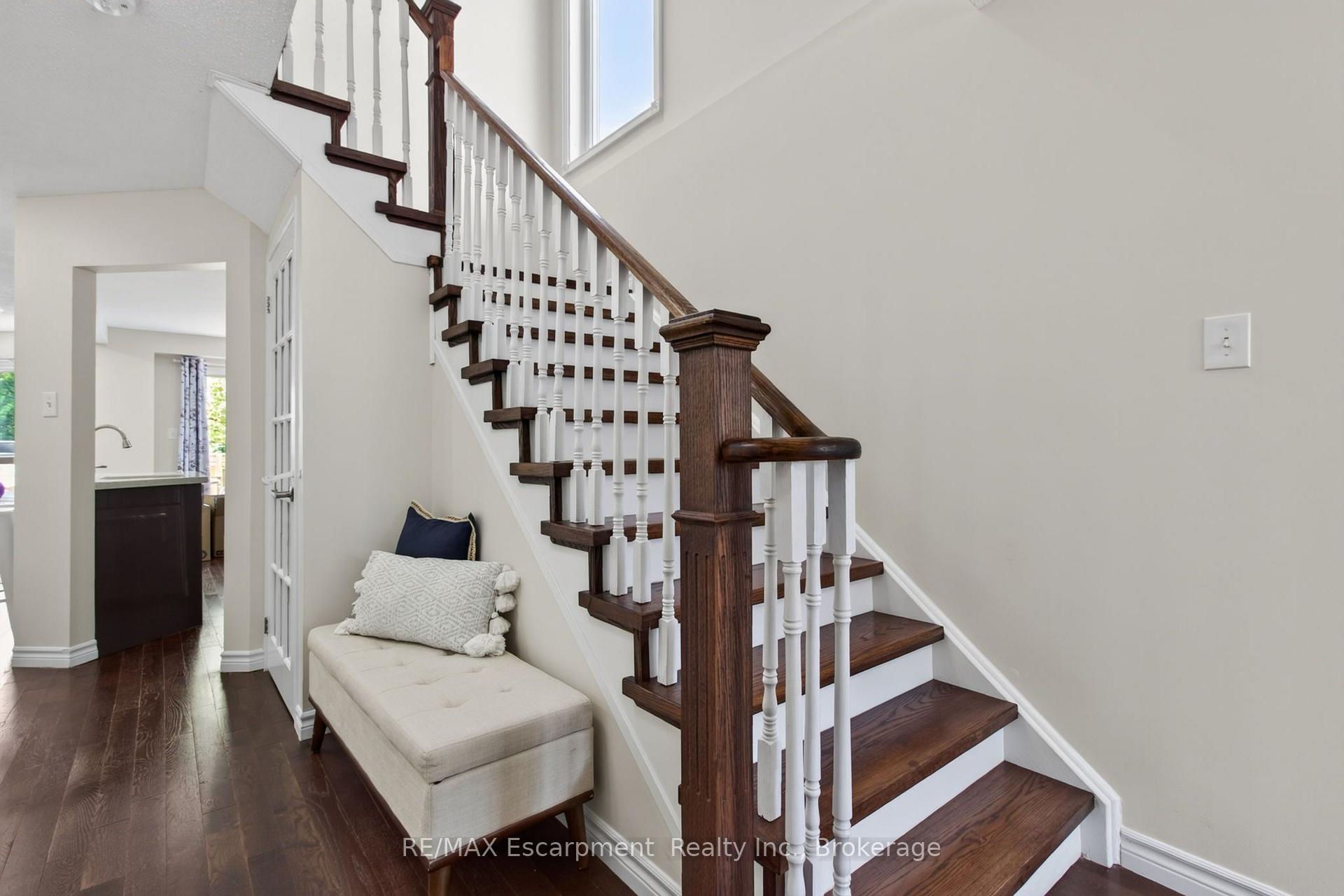 Photo 3 of 5143 Lampman Avenue, Burlington, Uptown — HOMEH